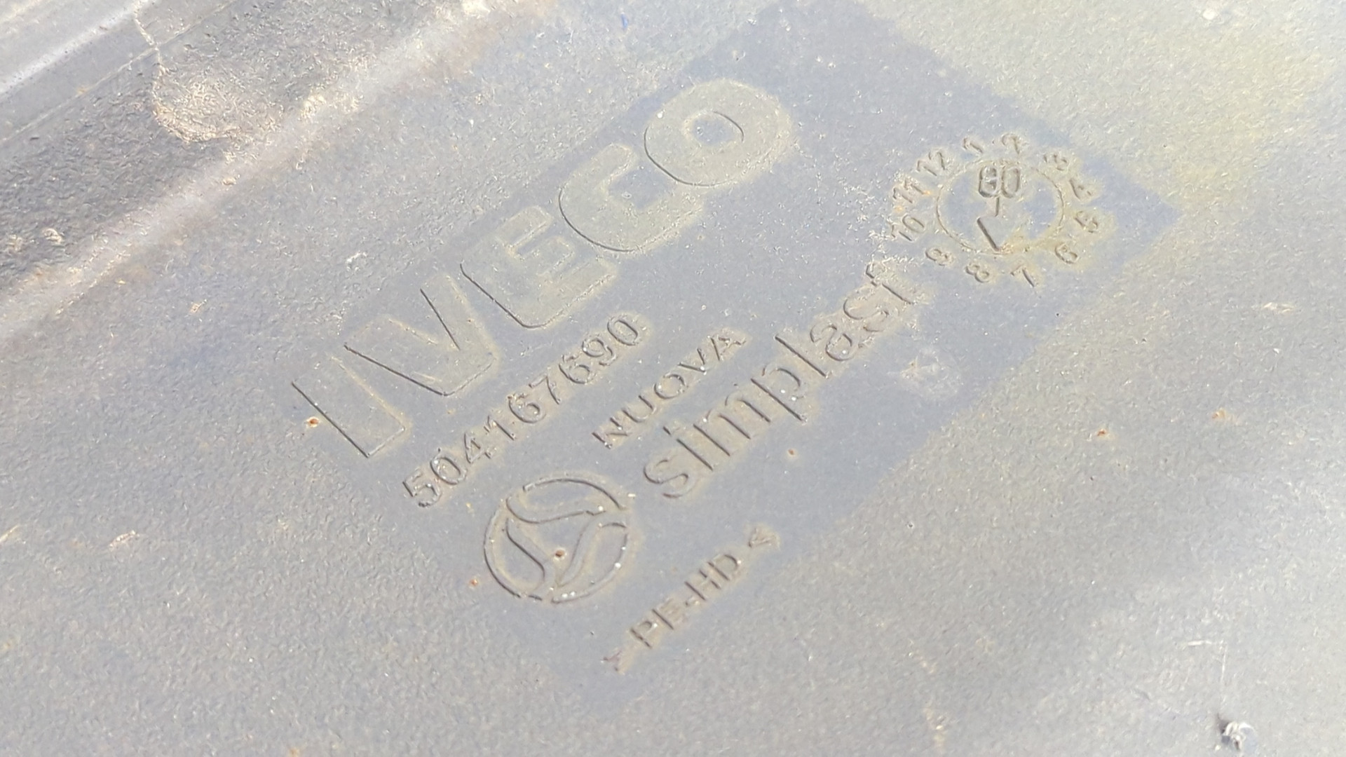 Крыло переднее левое