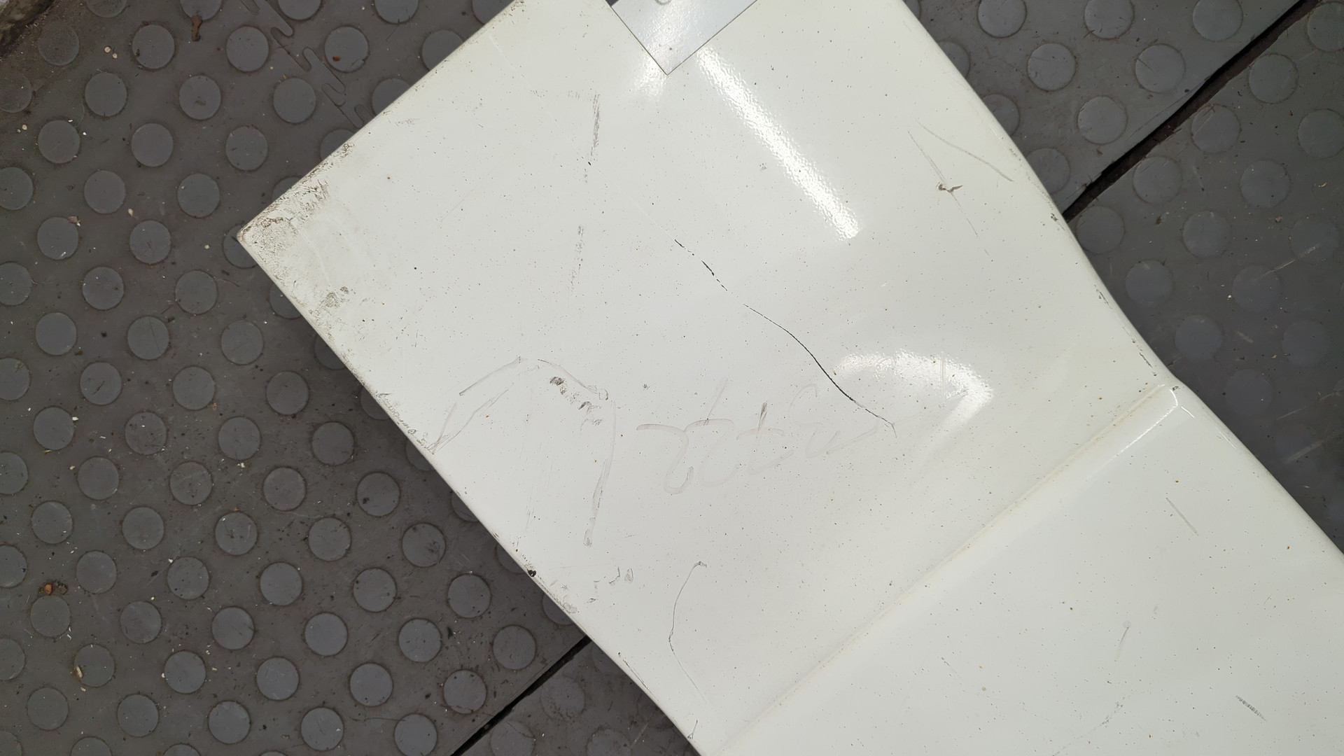 Спойлер переднего бампера левый