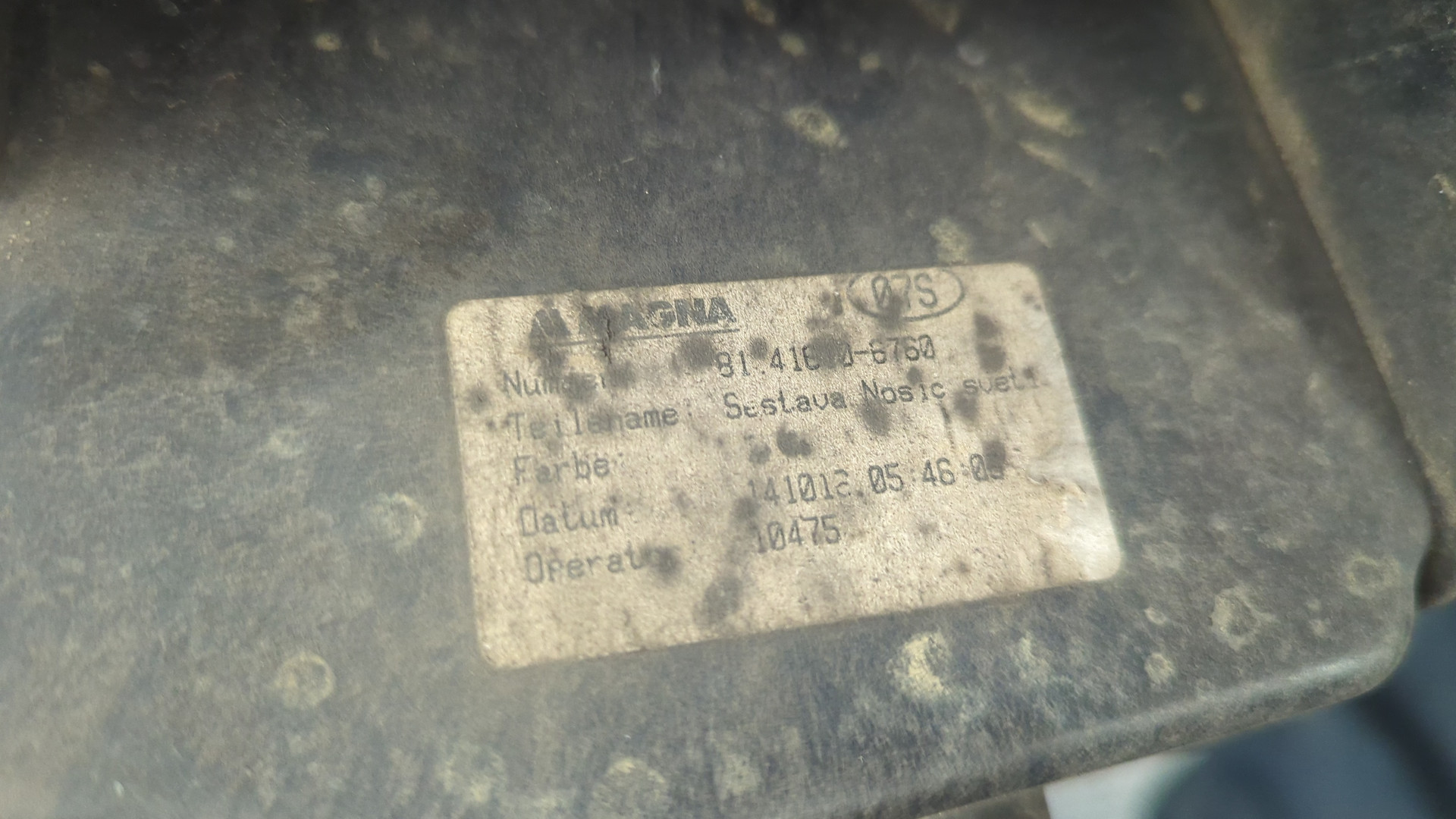 Кронштейн фар левый