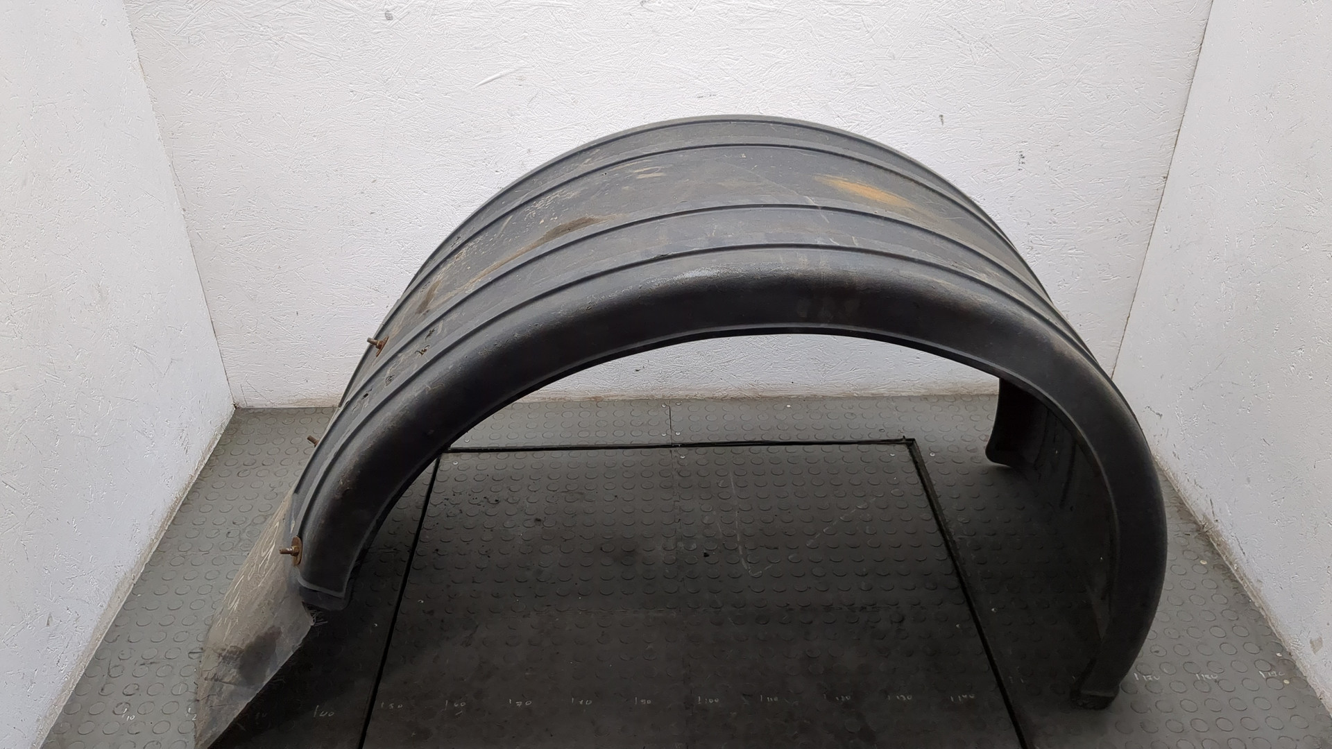 Кузовной элемент