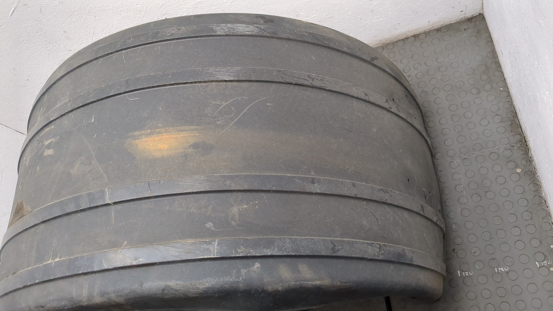 Кузовной элемент