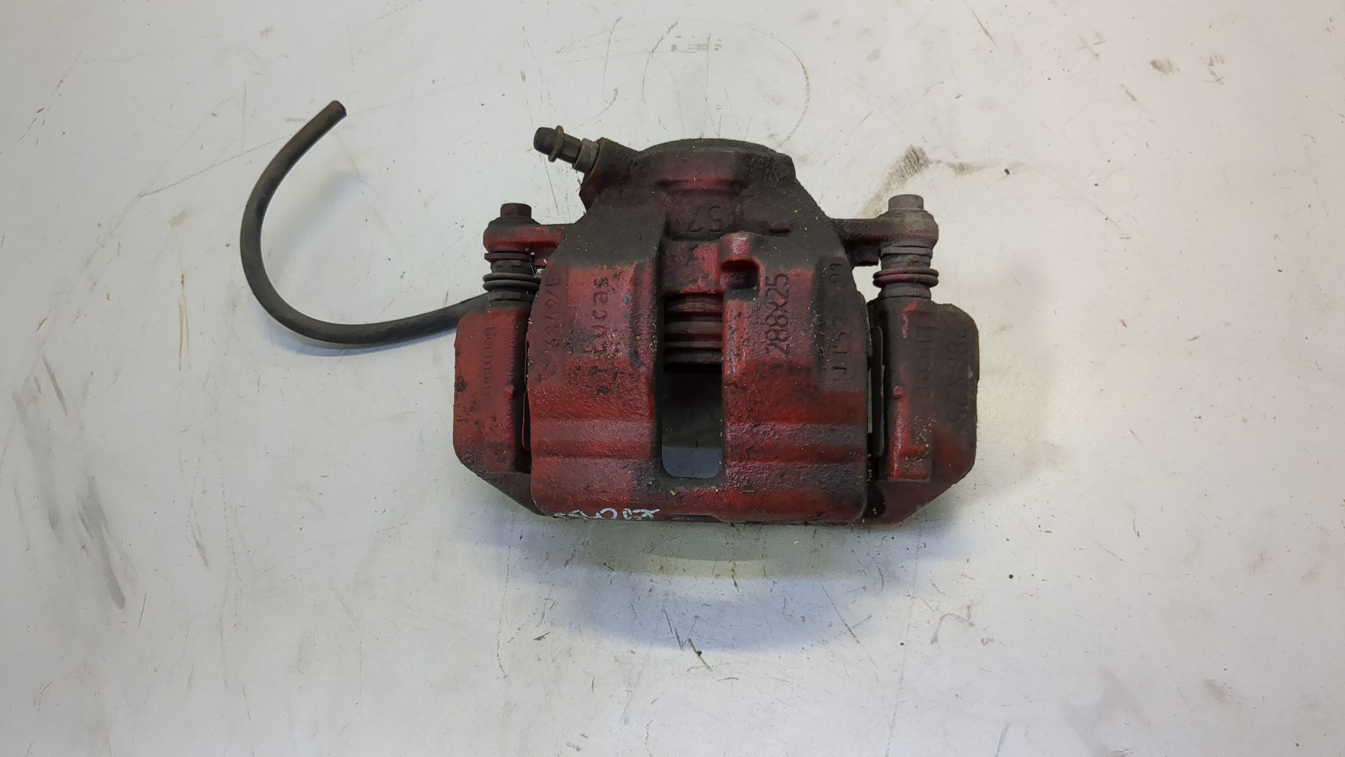 Суппорт передний левый