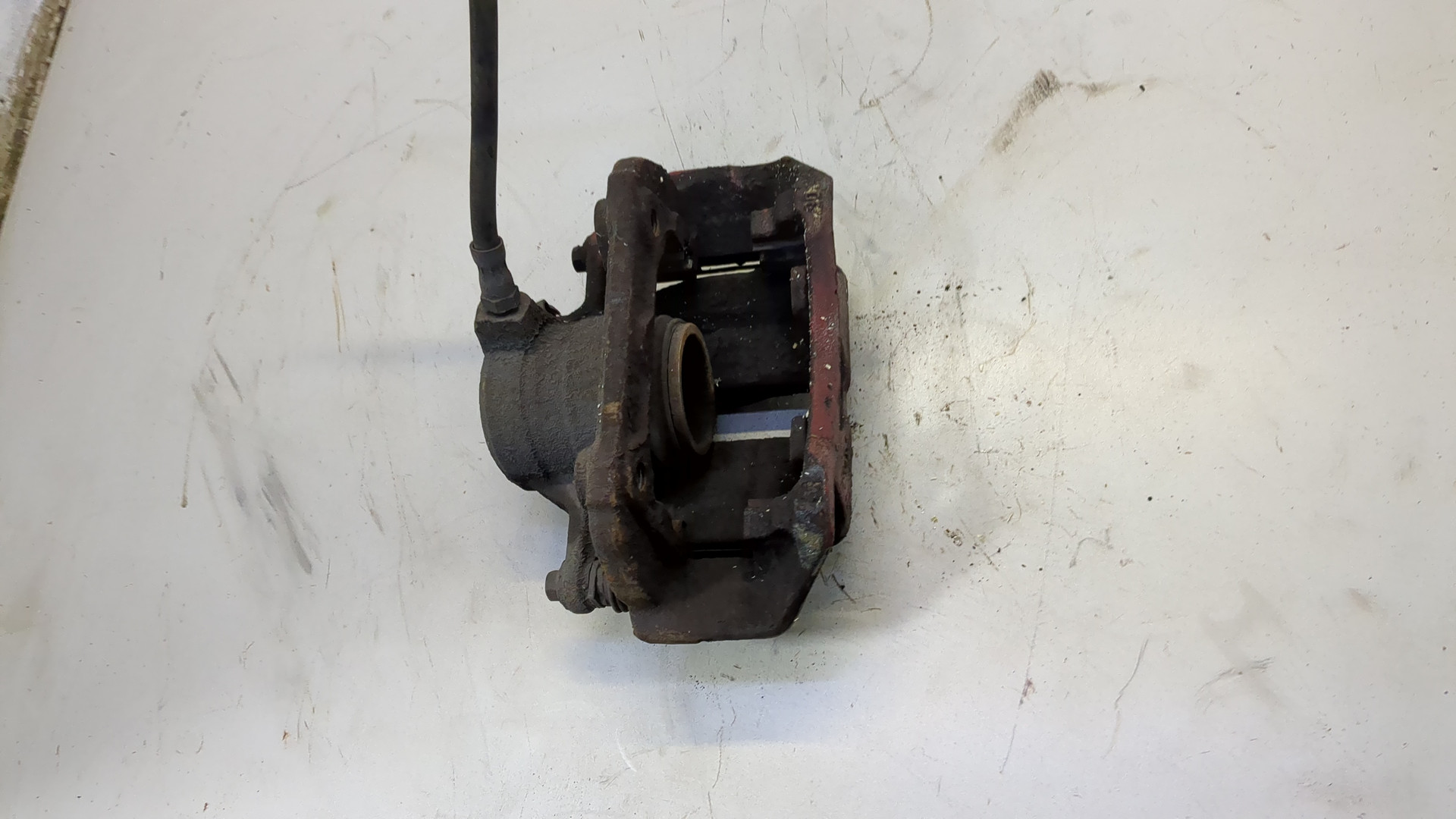 Суппорт передний левый