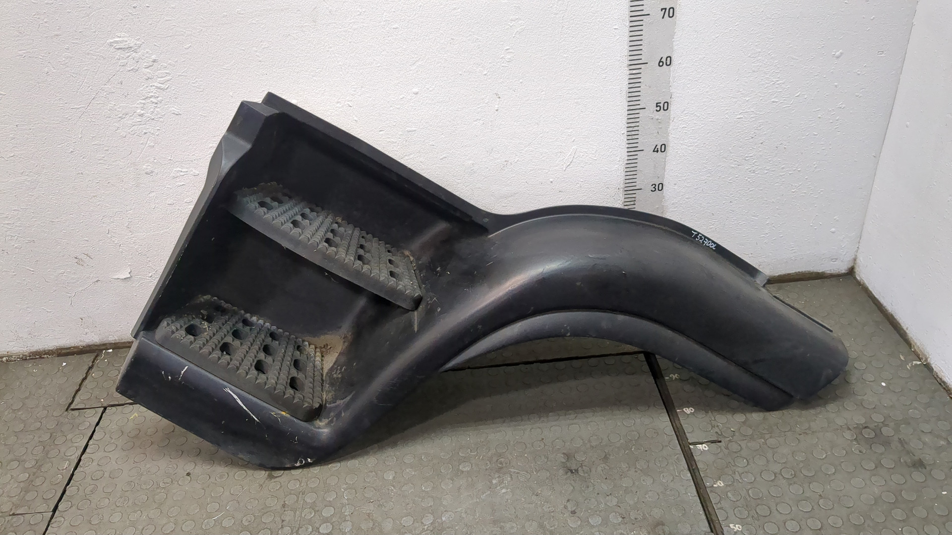 Подножка левая