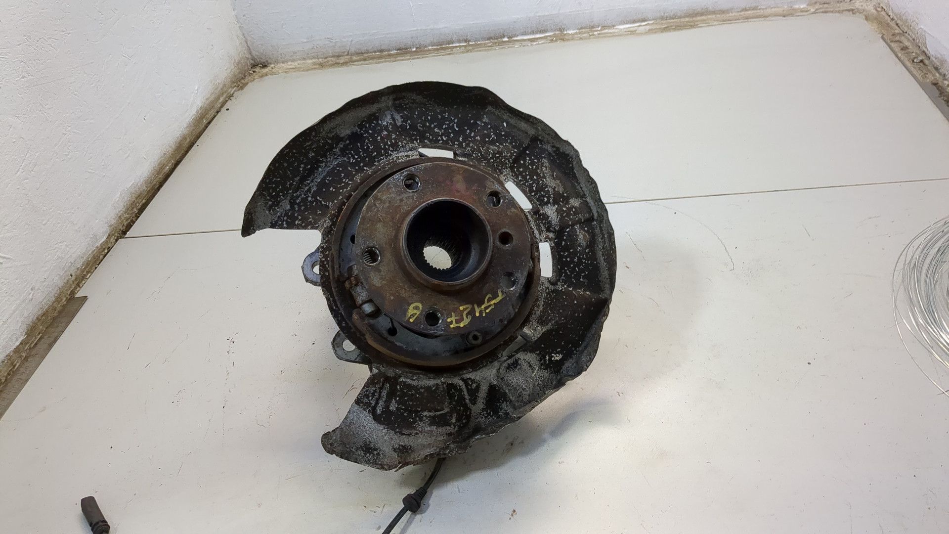 Кулак поворотный задний правый