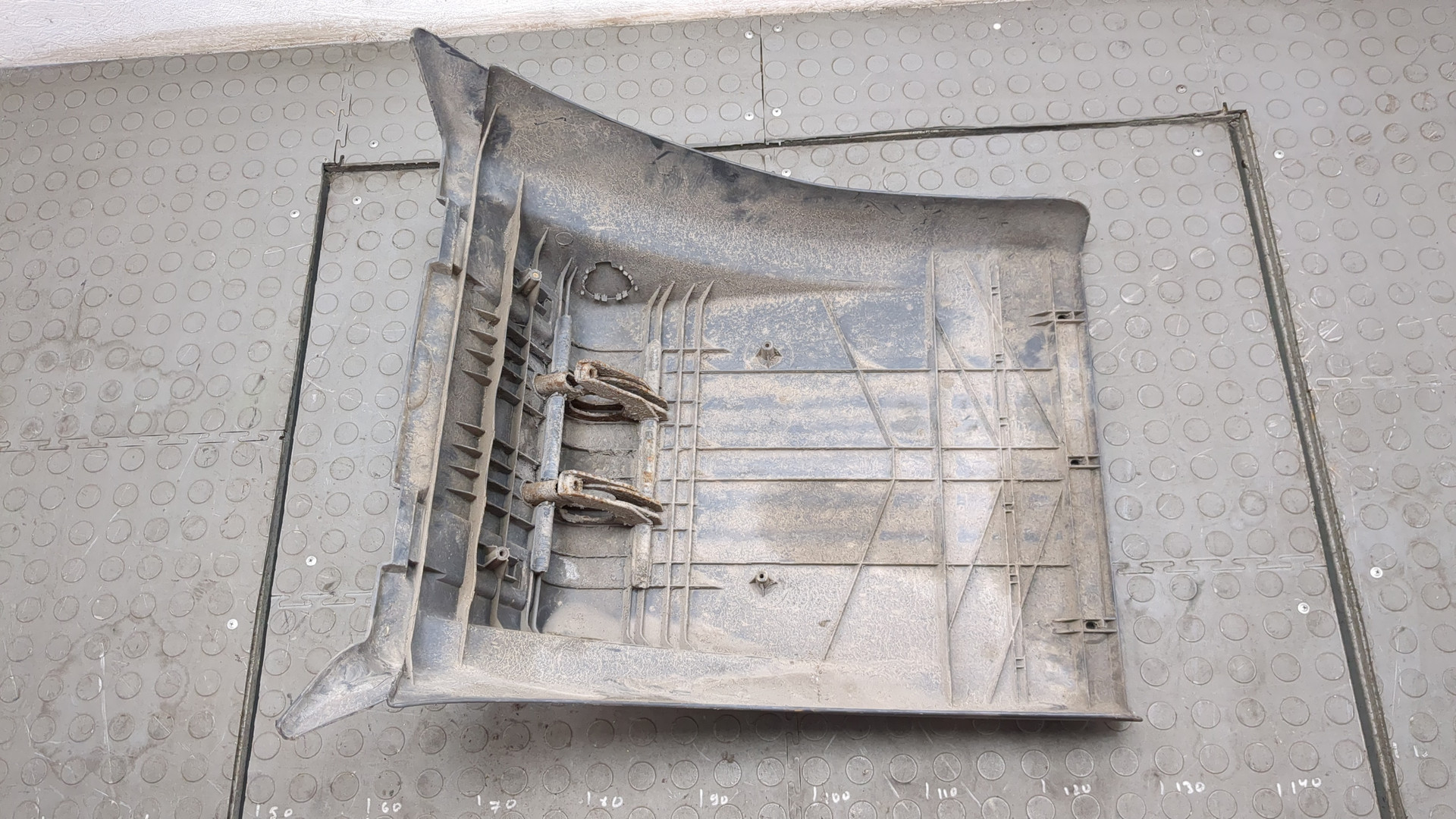 Крыло заднее правое