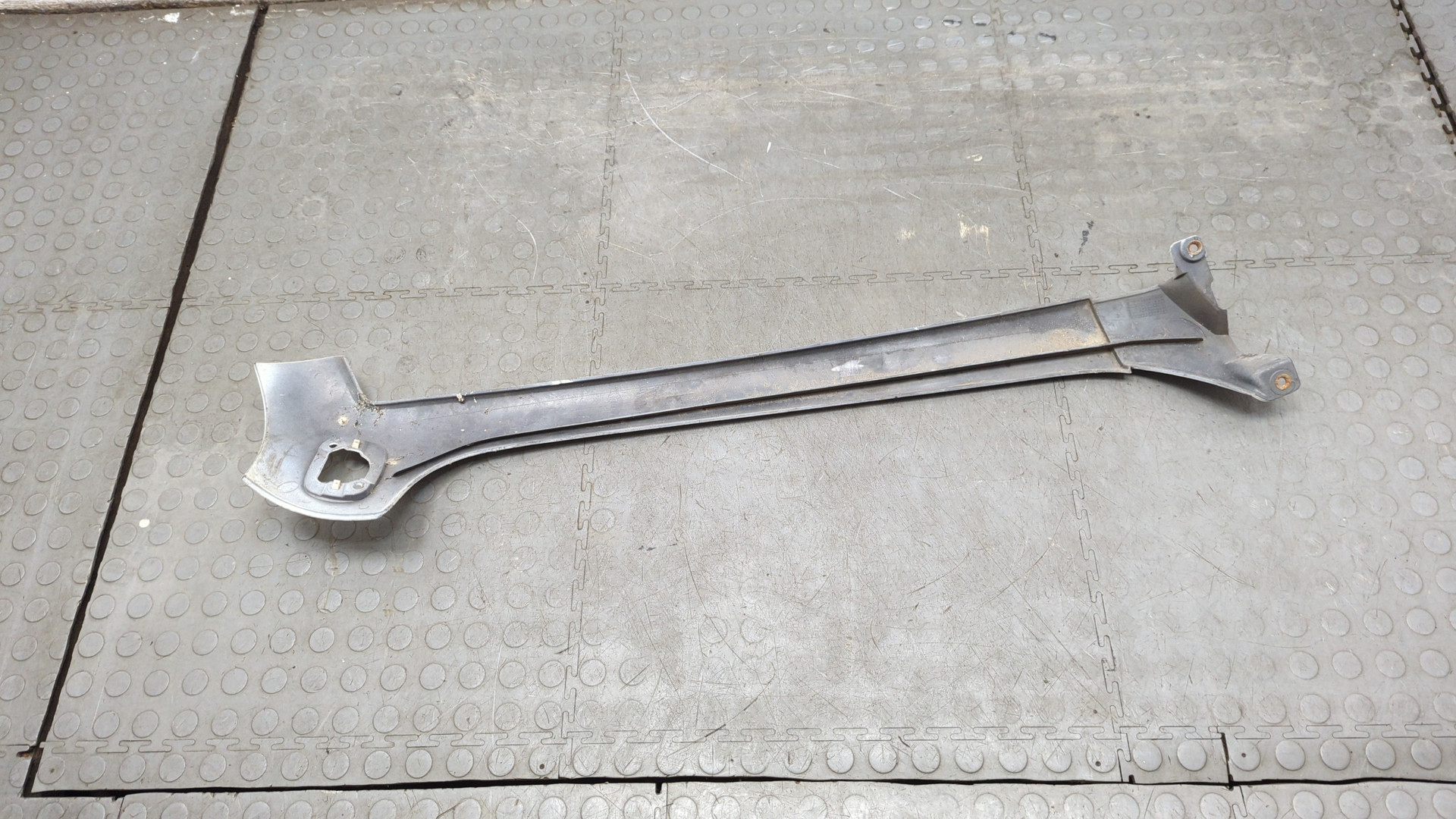 Молдинг лобового стекла