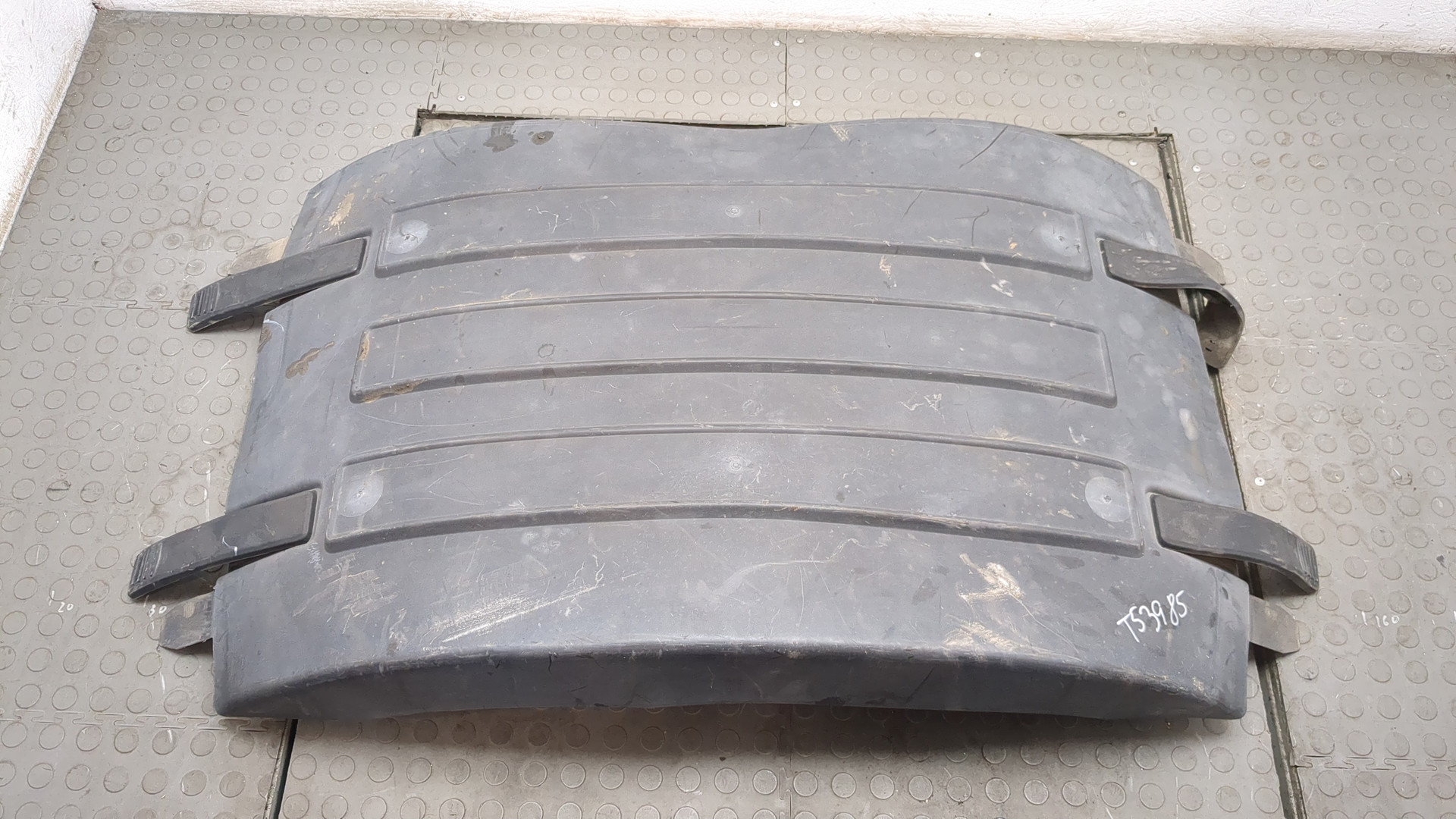 Кузовной элемент