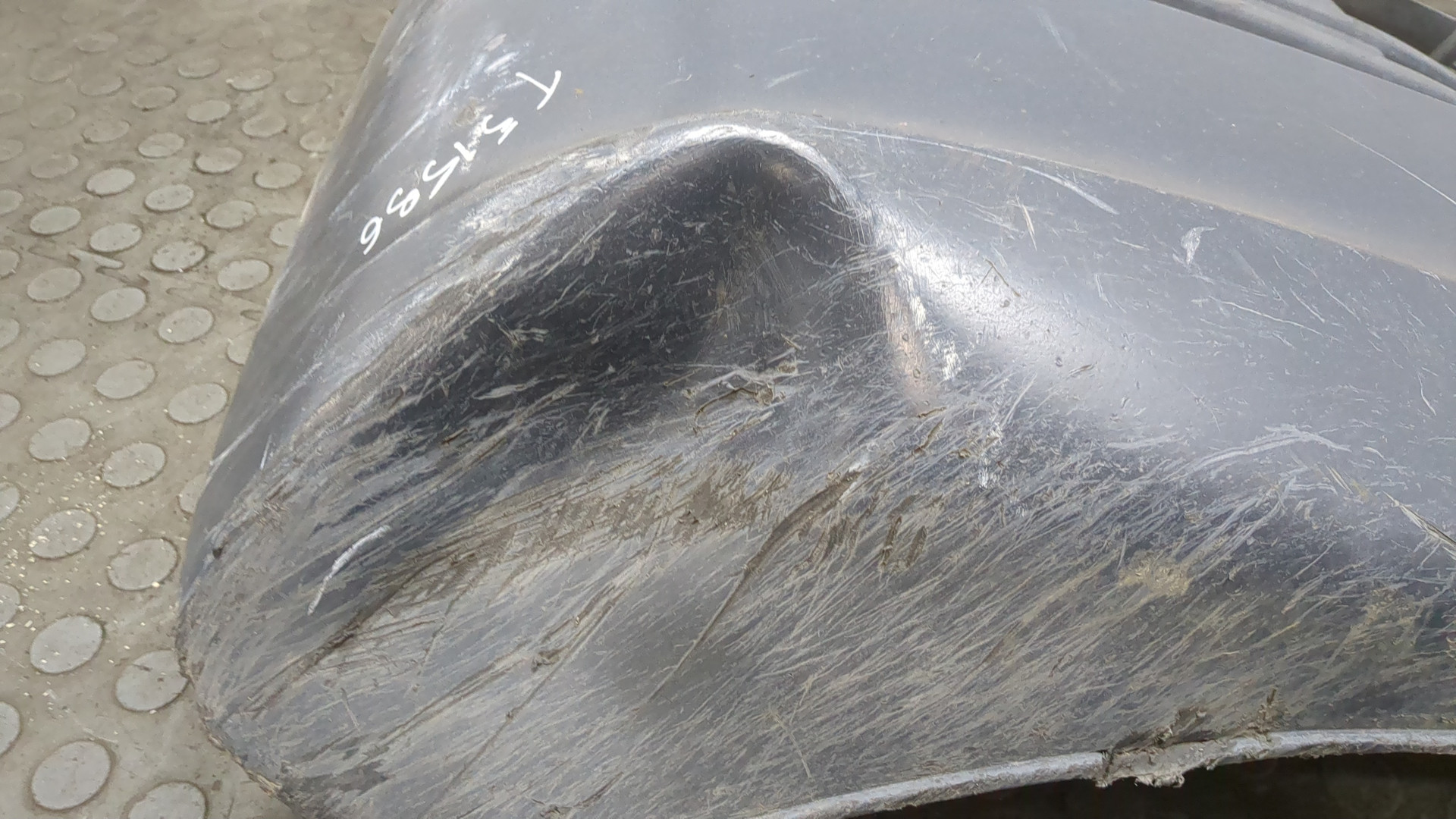 Накладка переднего бампера