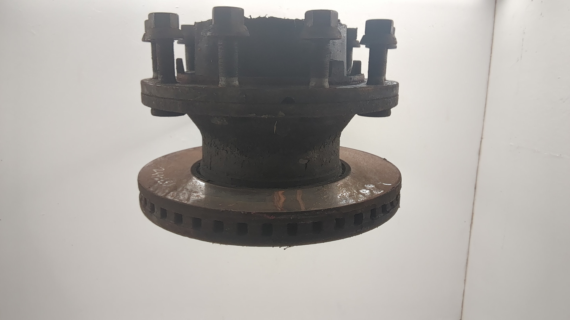 Кулак поворотный задний левый