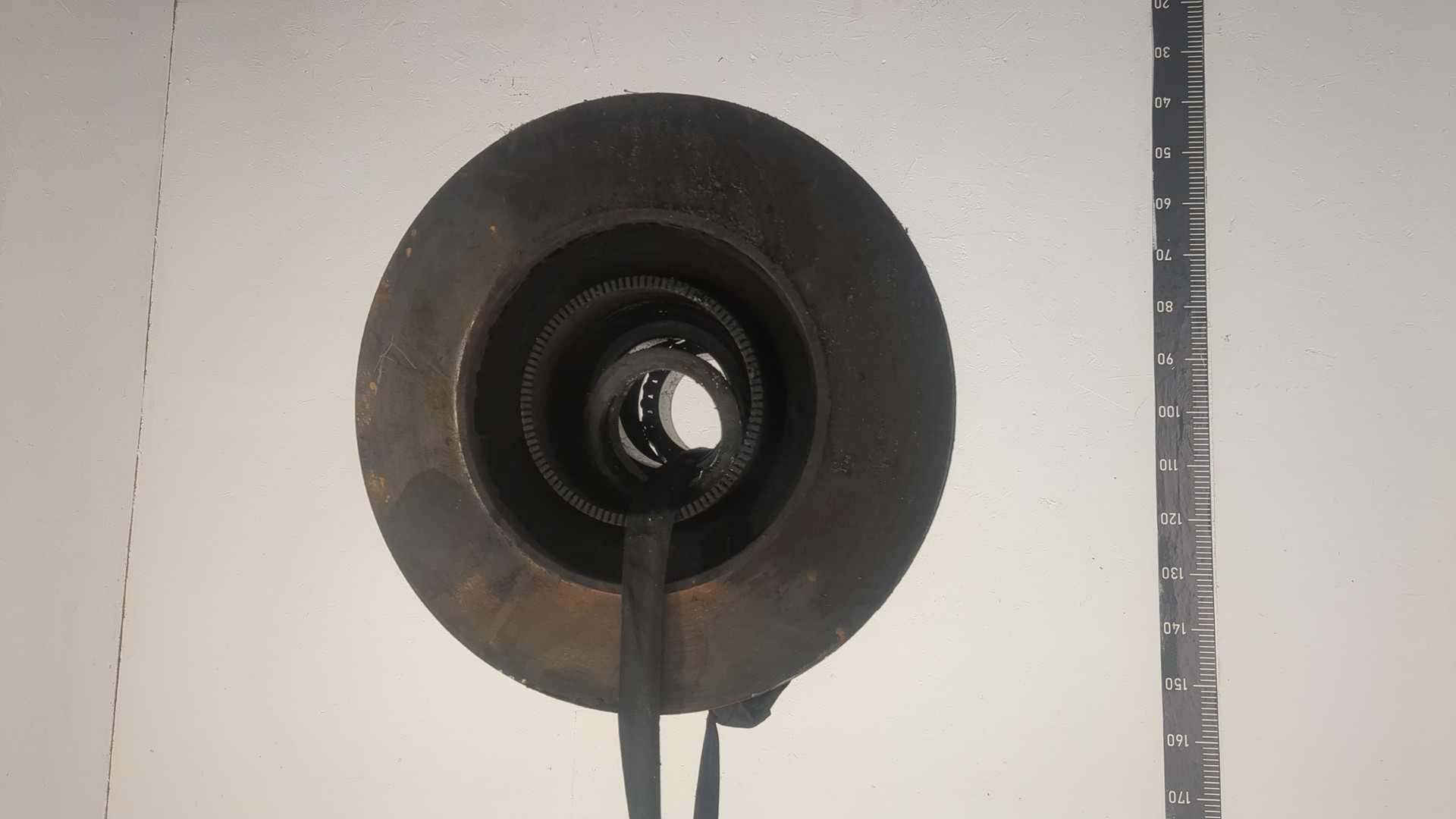 Кулак поворотный задний левый