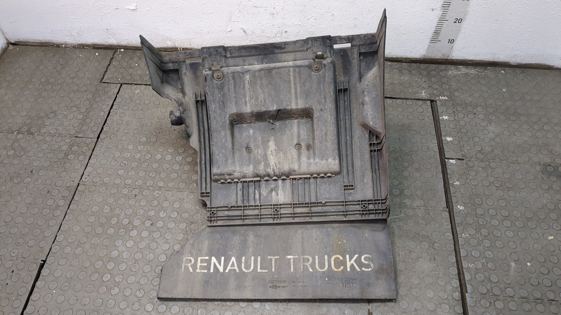 Крыло заднее правое