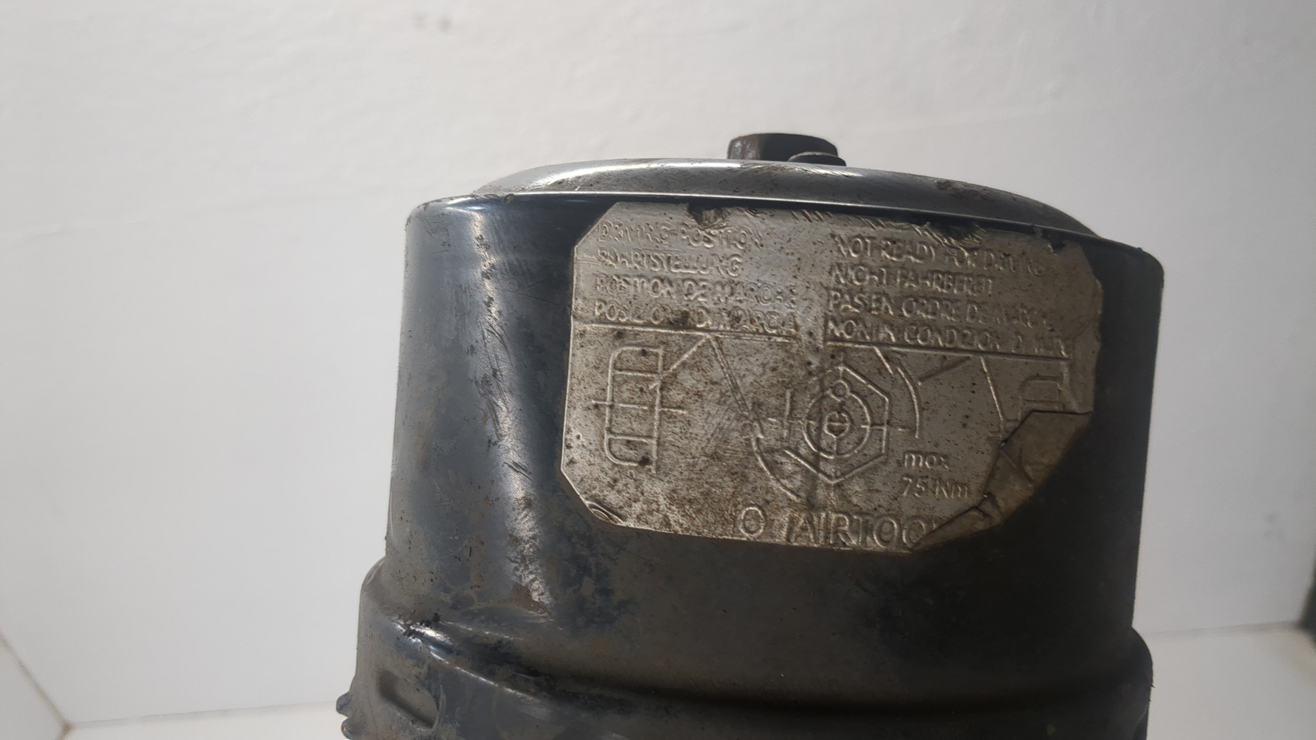 Кулак поворотный передний правый