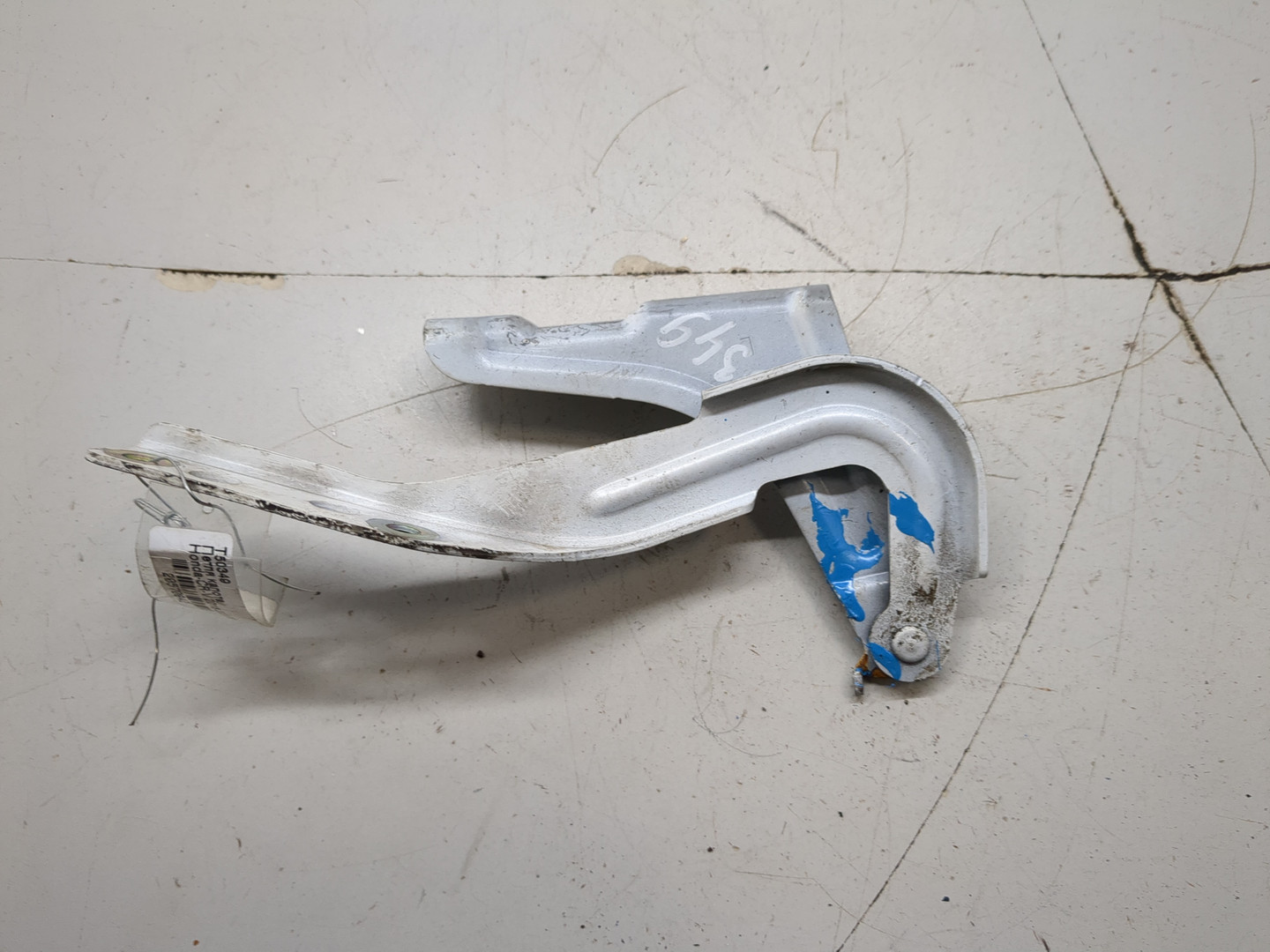 Петля капота левая