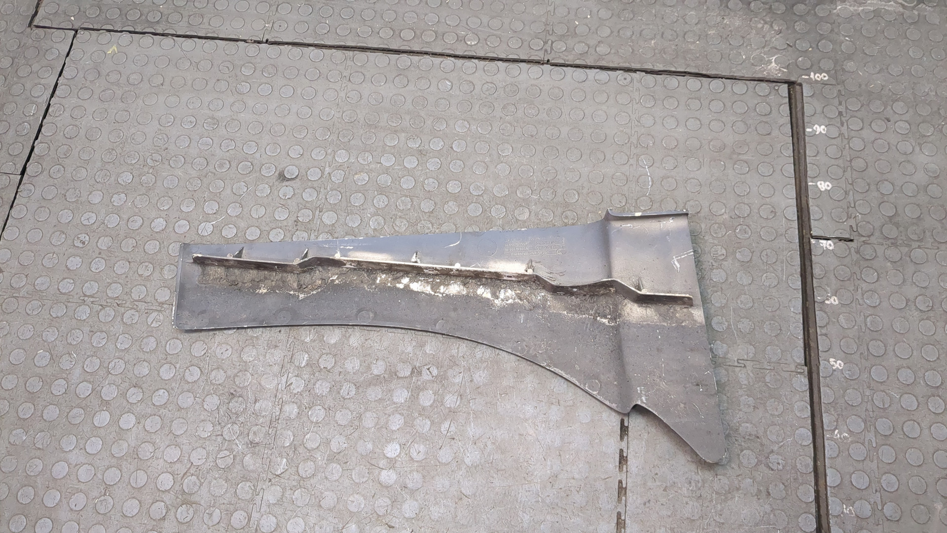 Накладка переднего крыла левого