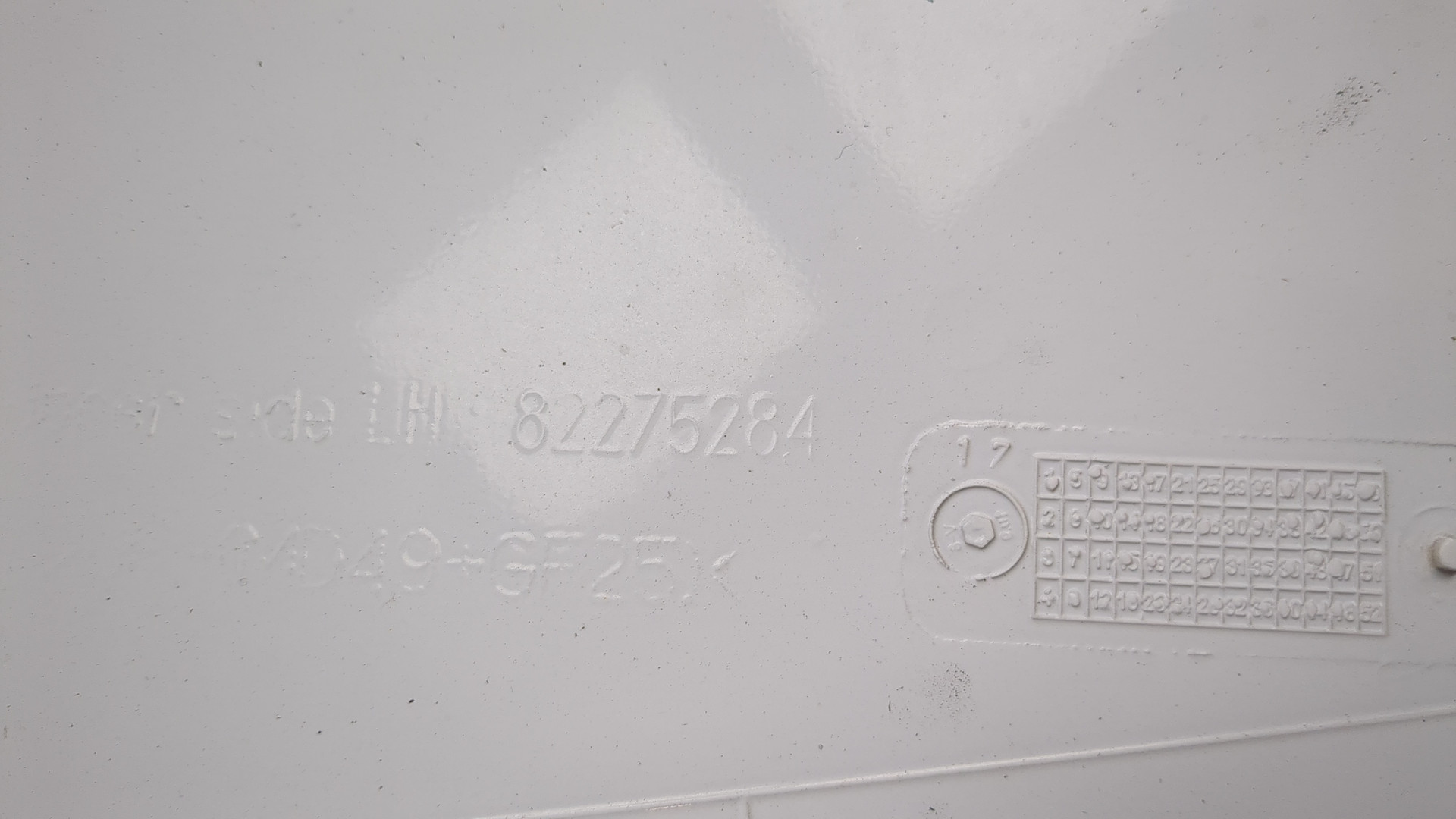 Спойлер переднего бампера левый