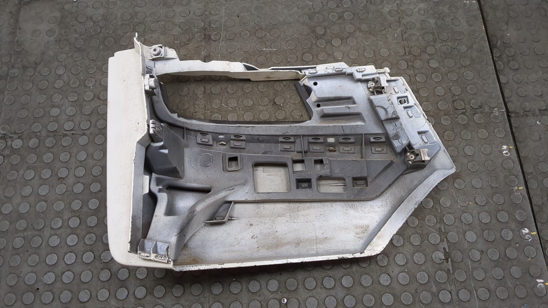 Накладка переднего бампера левая