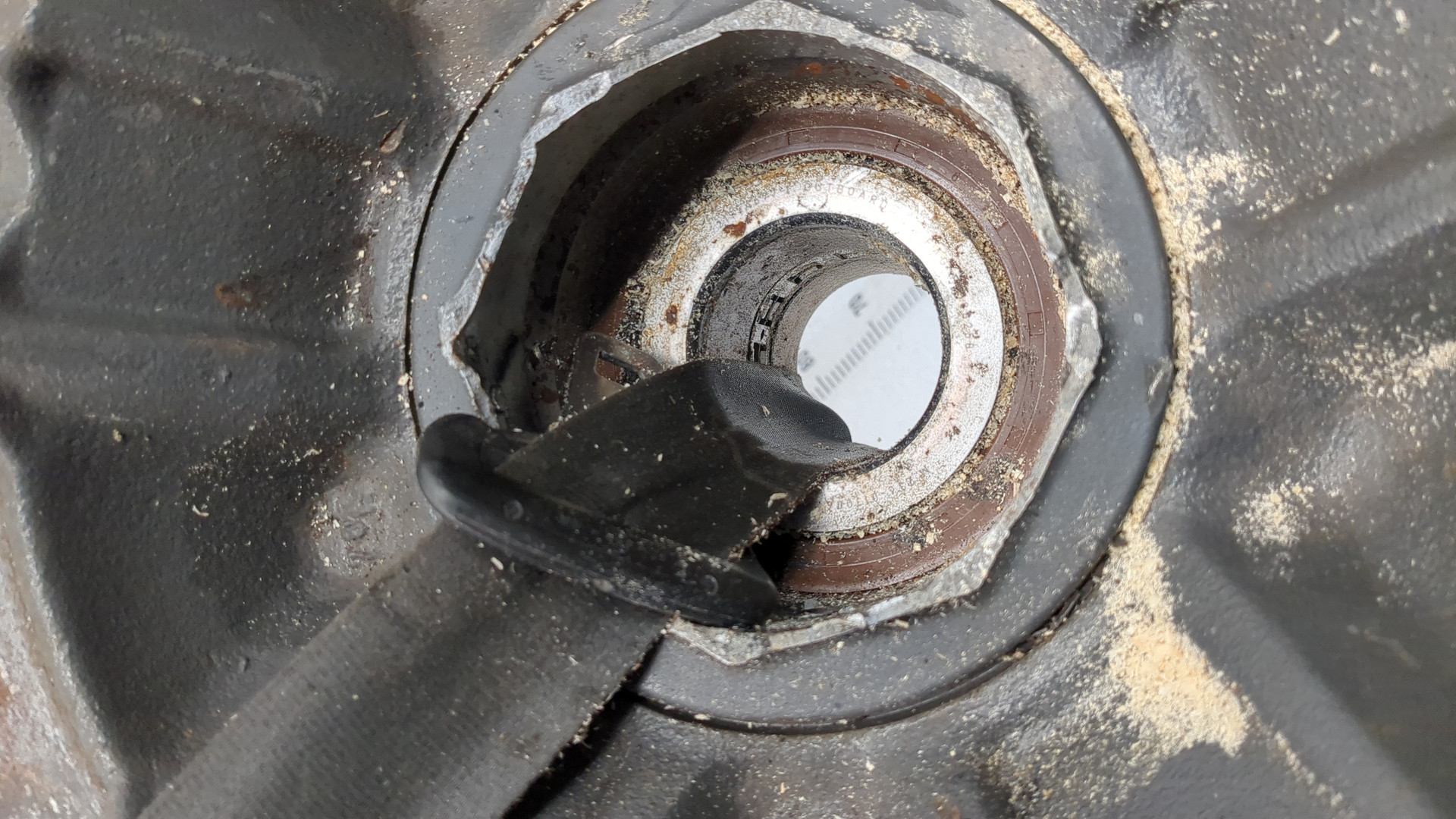 Кулак поворотный передний правый