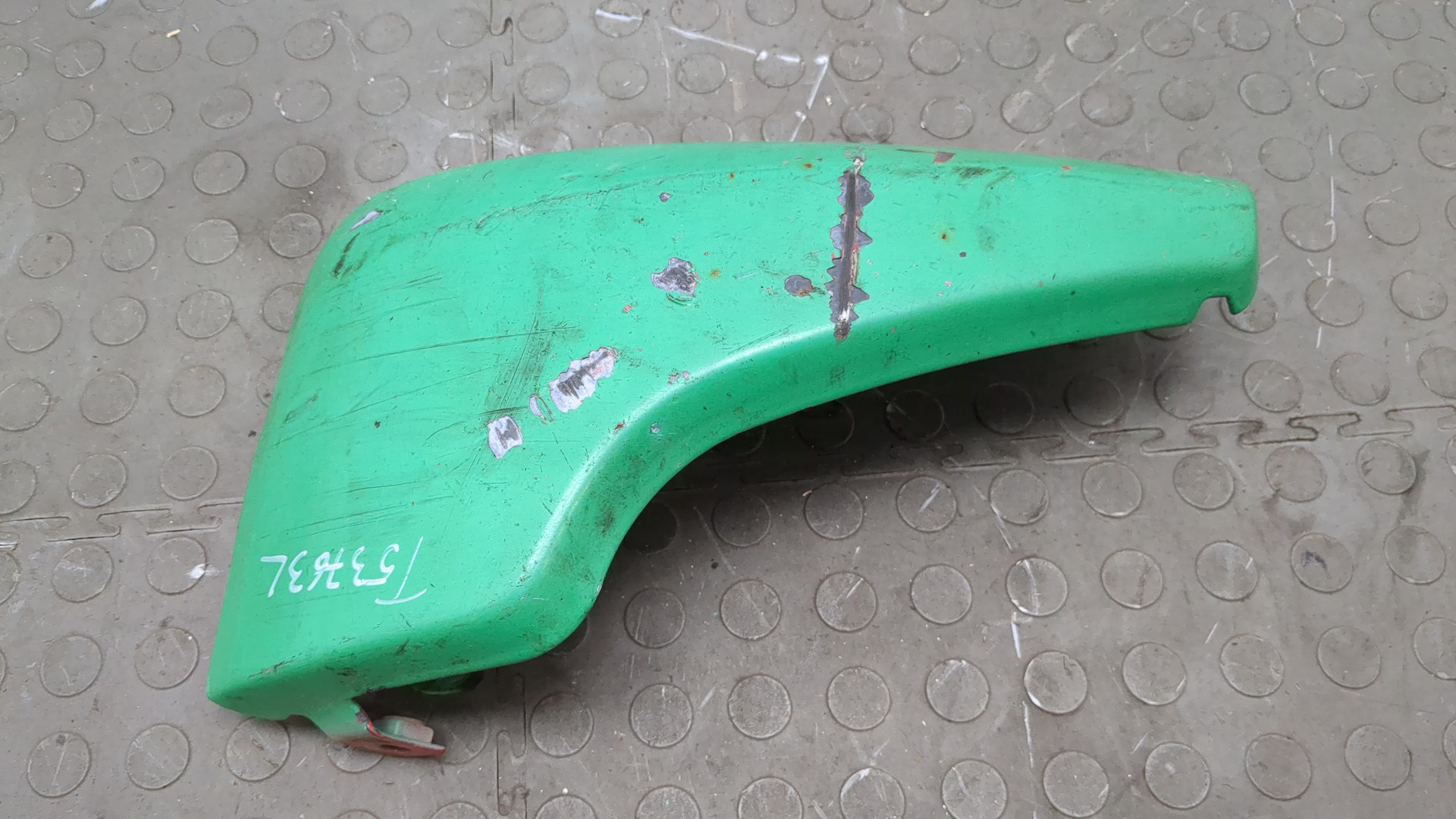 Накладка переднего бампера левая