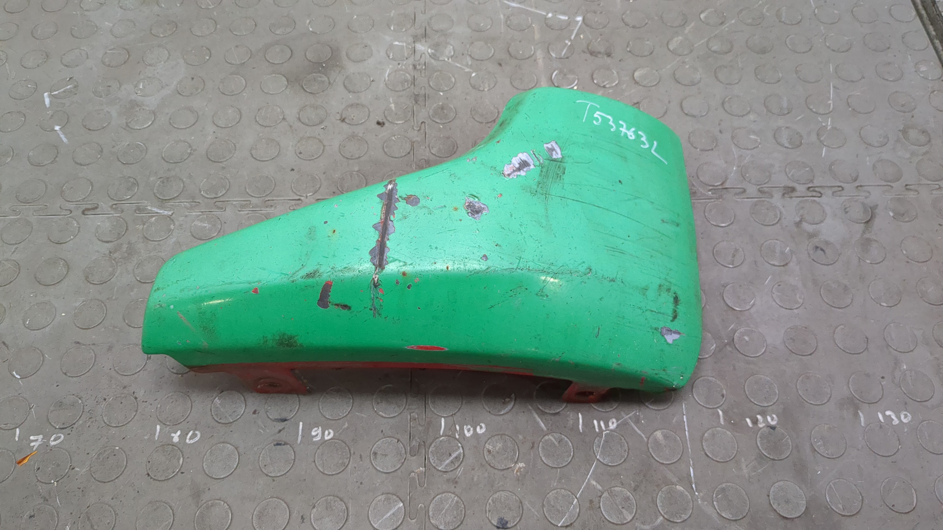 Накладка переднего бампера левая