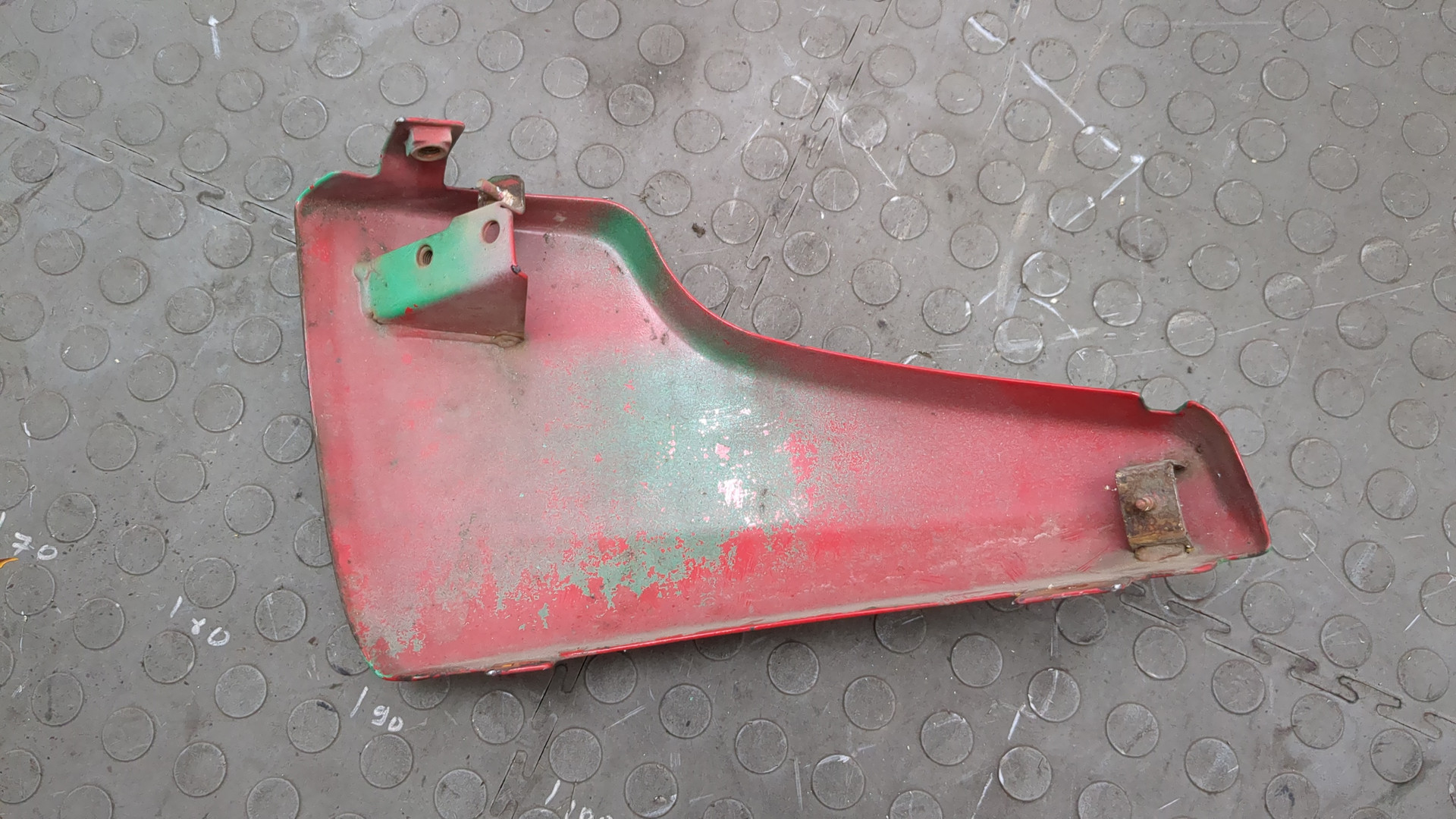 Накладка переднего бампера левая