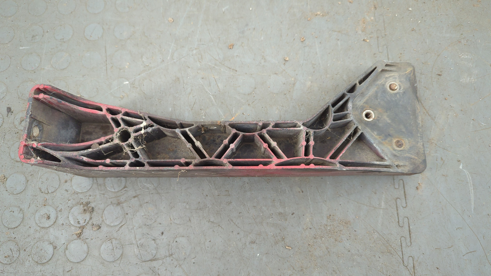 Кронштейн переднего бампера правый