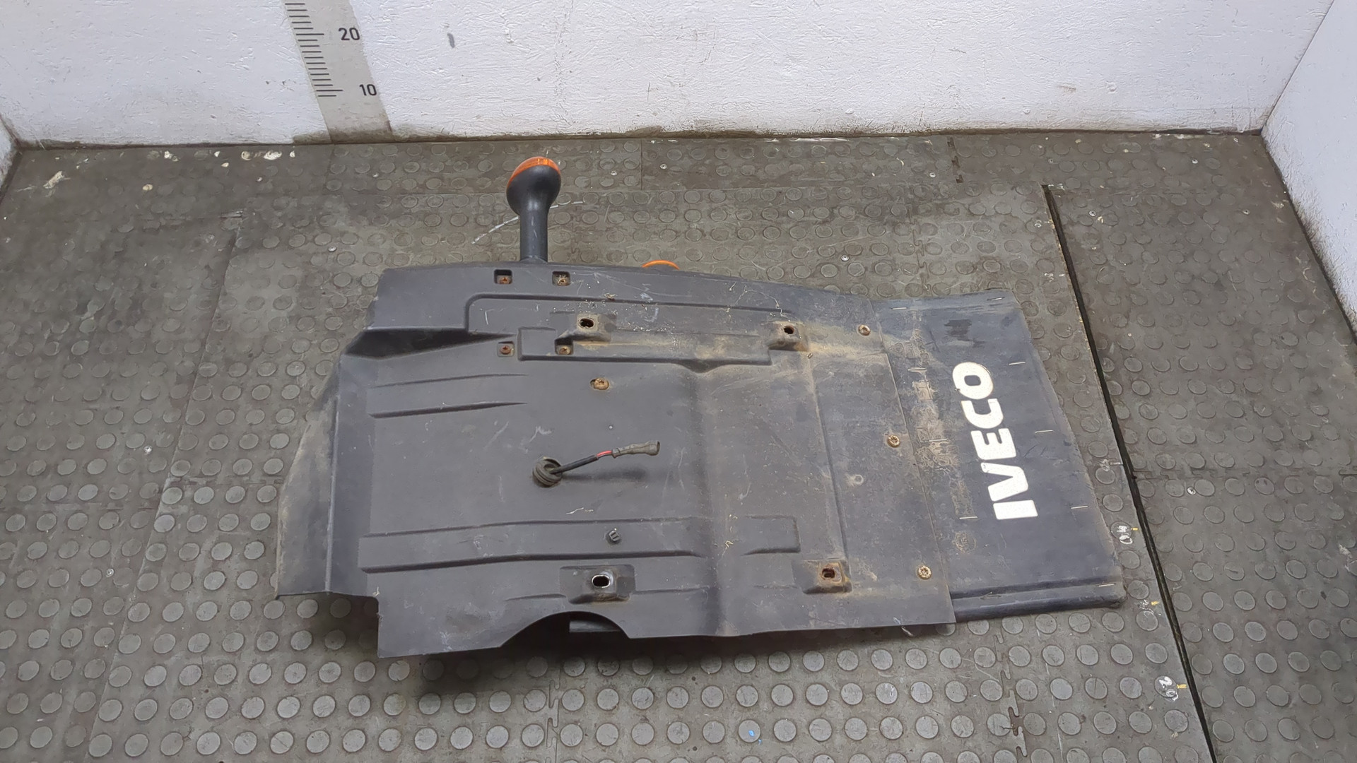 Крыло переднее правое