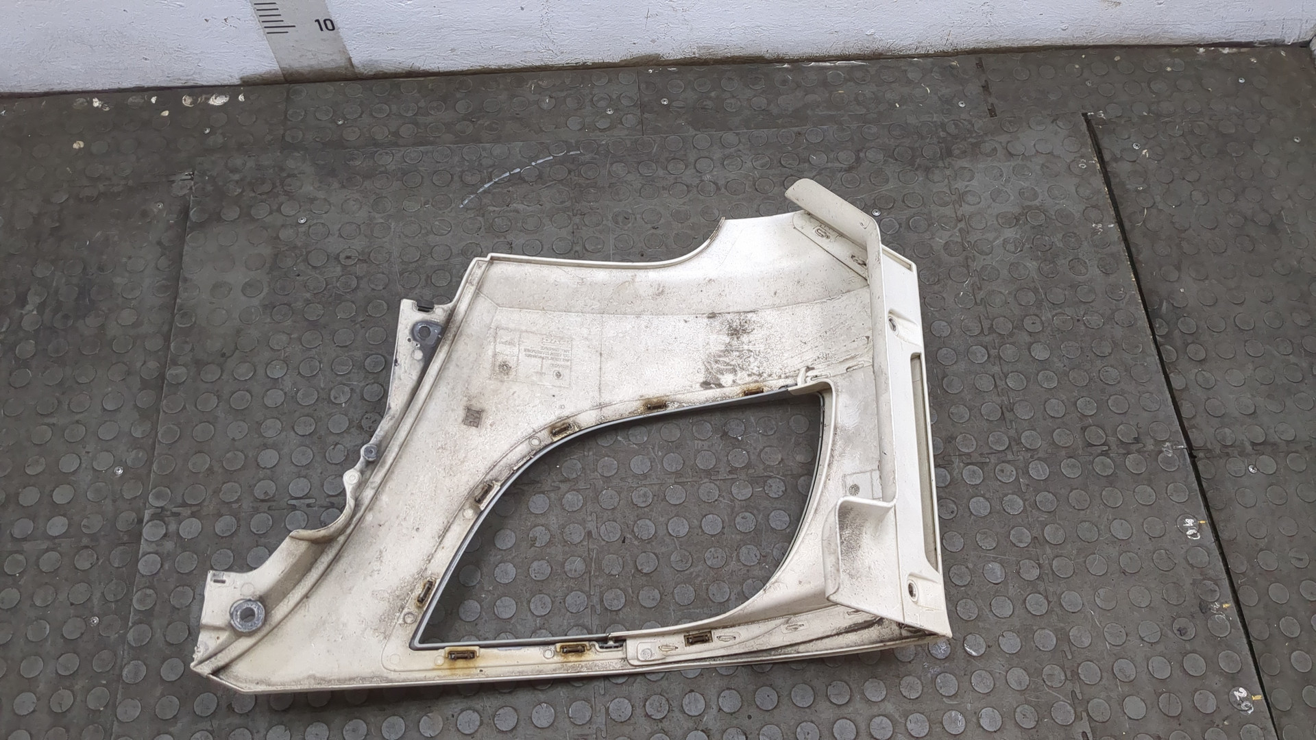 Планка под фару правая