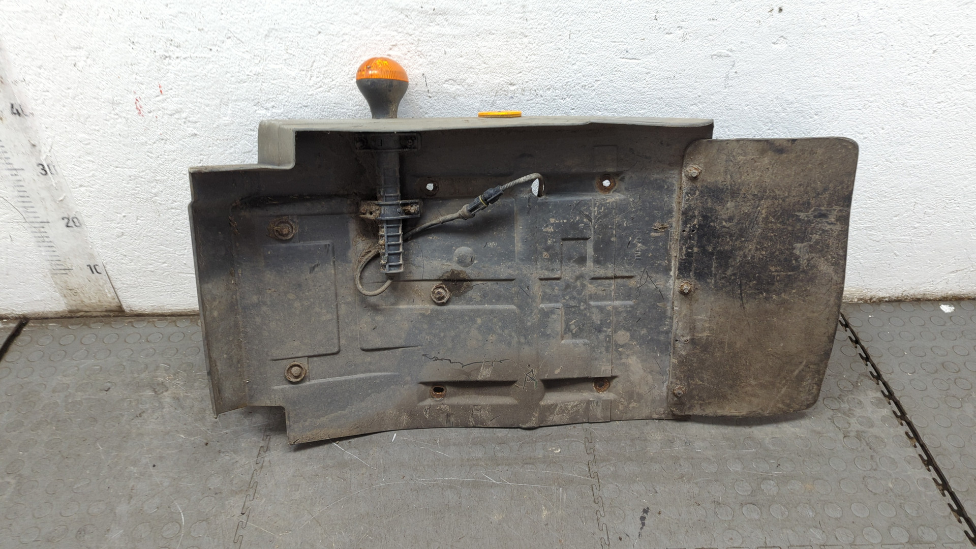 Крыло переднее левое