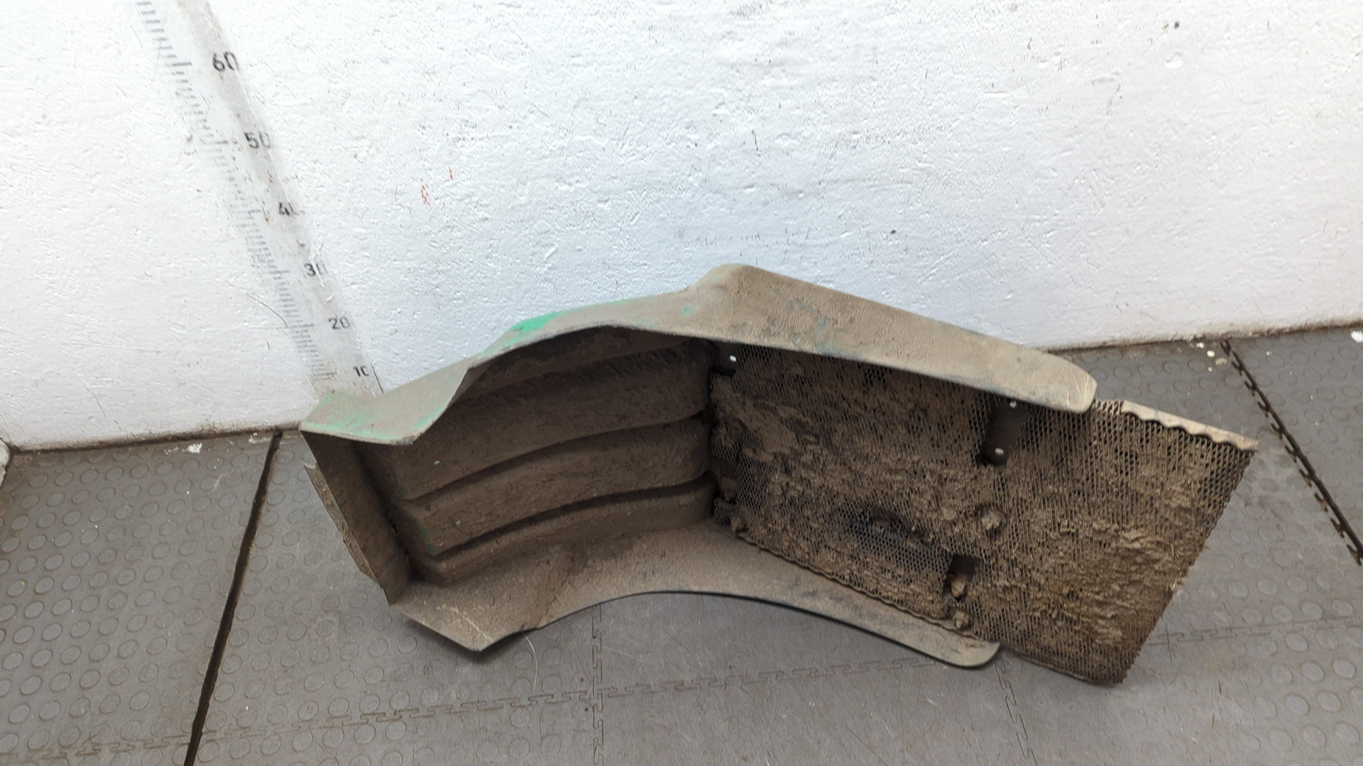 Крыло переднее левое