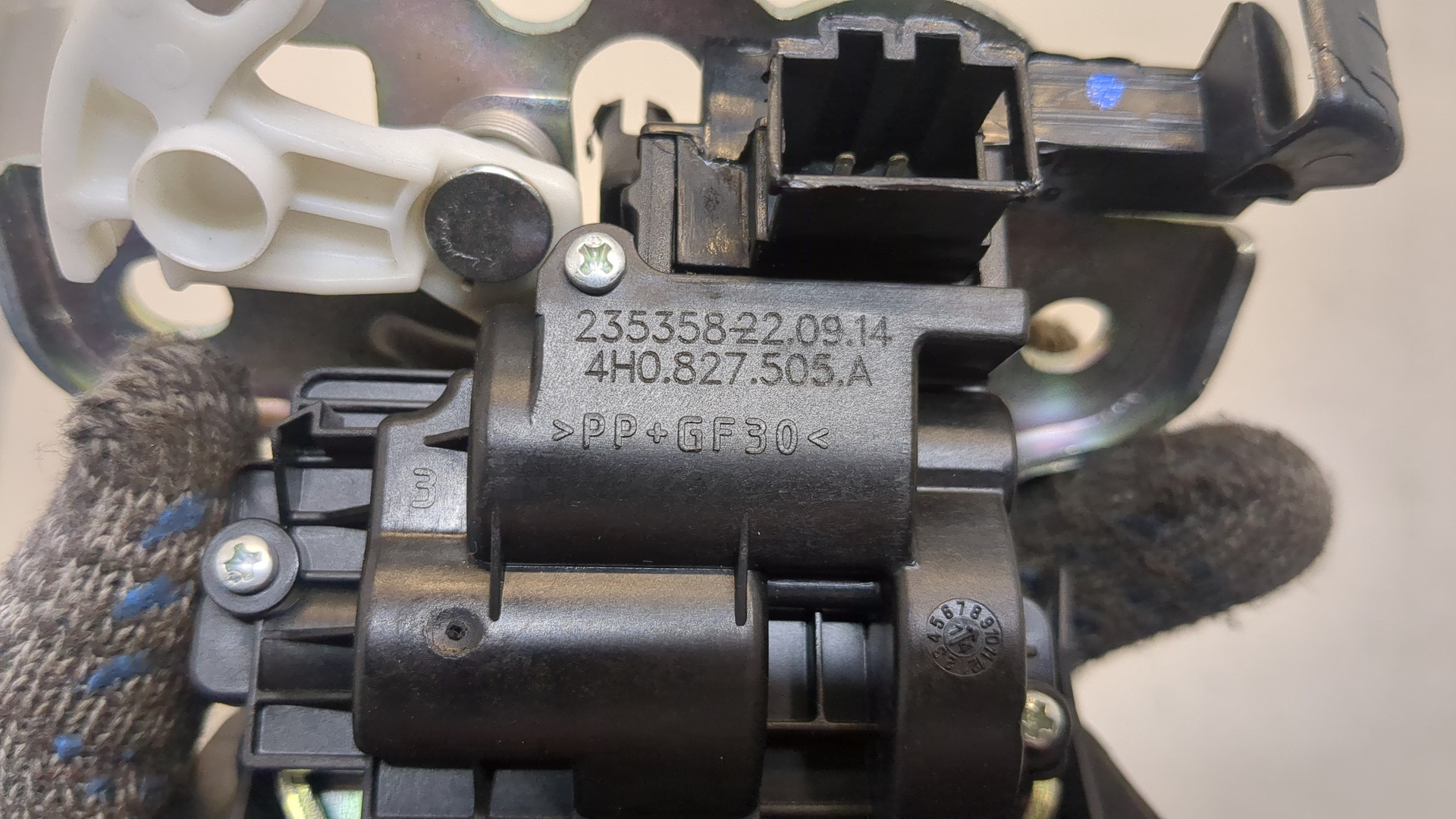 Замок багажника