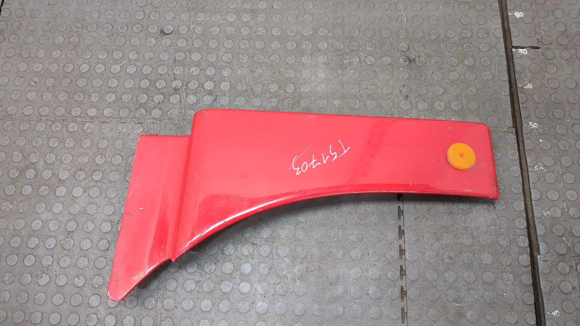 Накладка переднего крыла левого