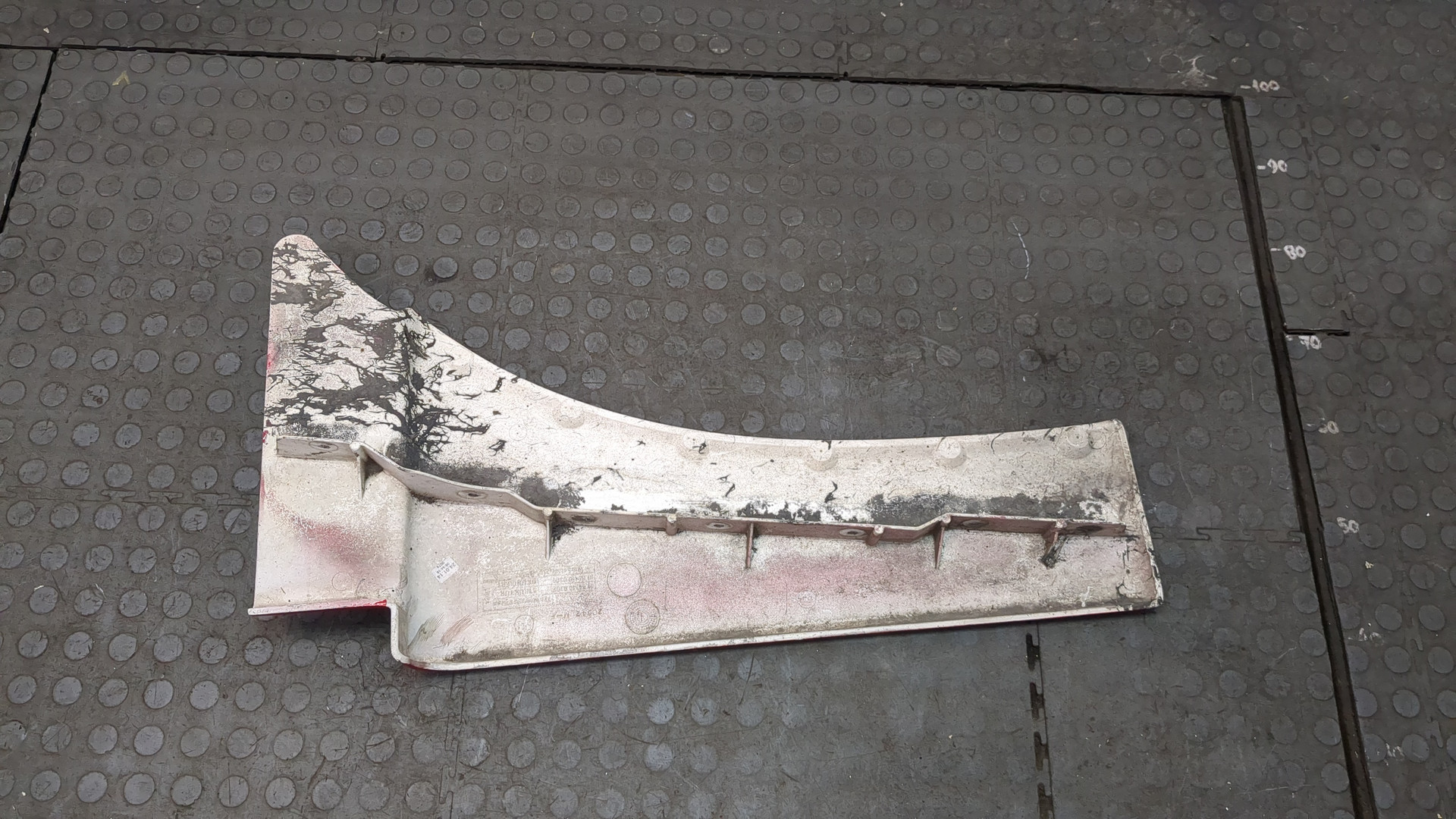 Накладка переднего крыла левого