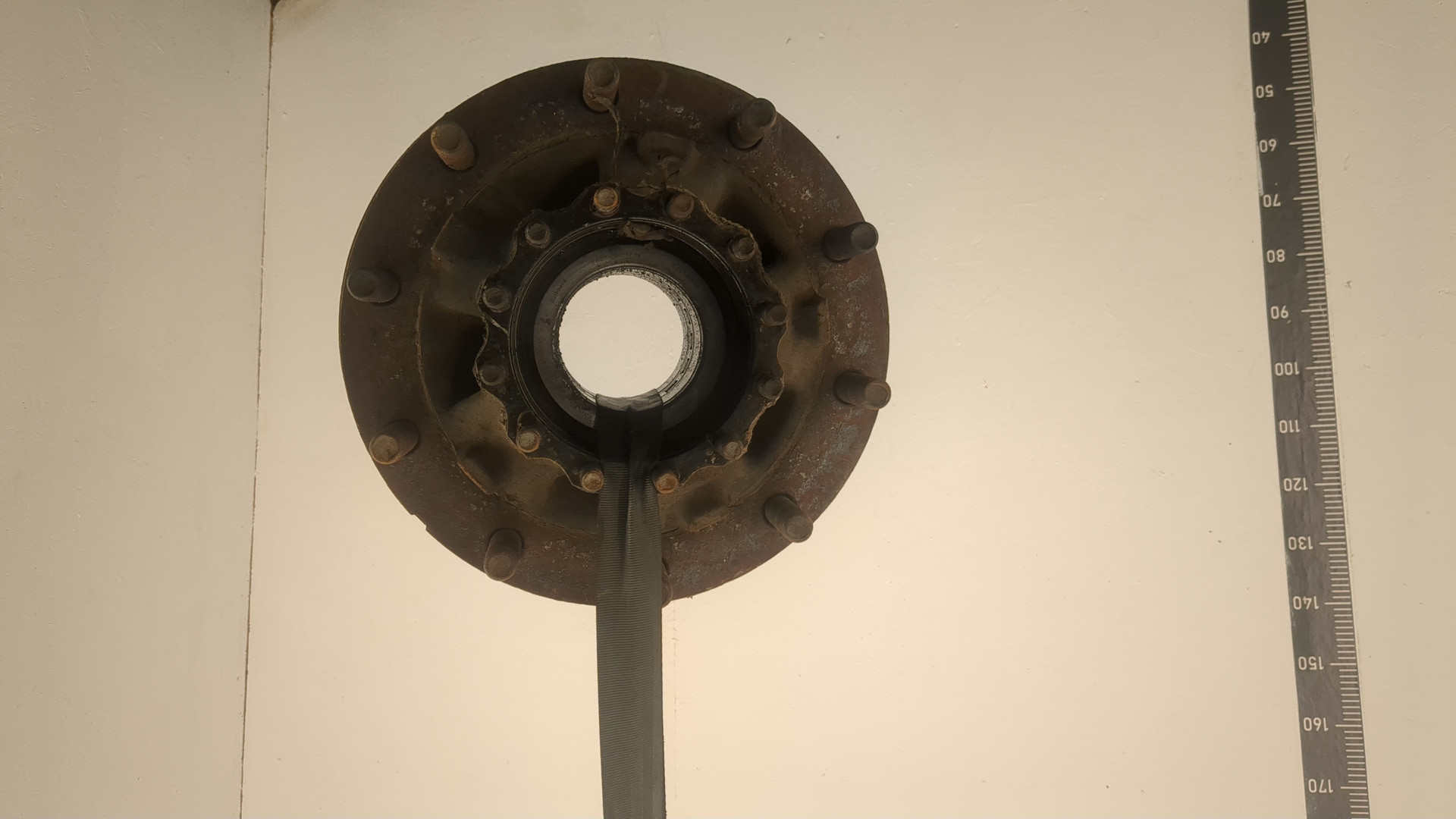 Кулак поворотный задний левый