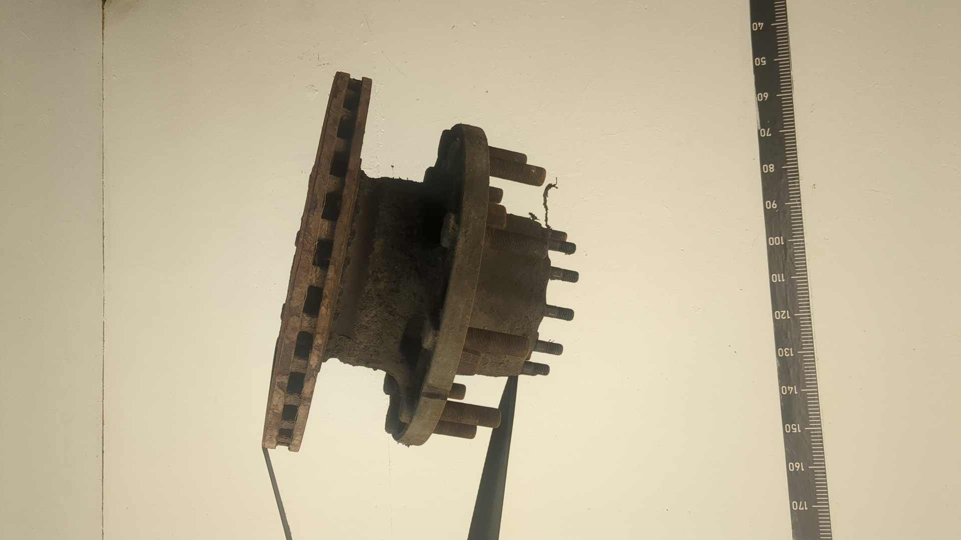 Кулак поворотный задний левый