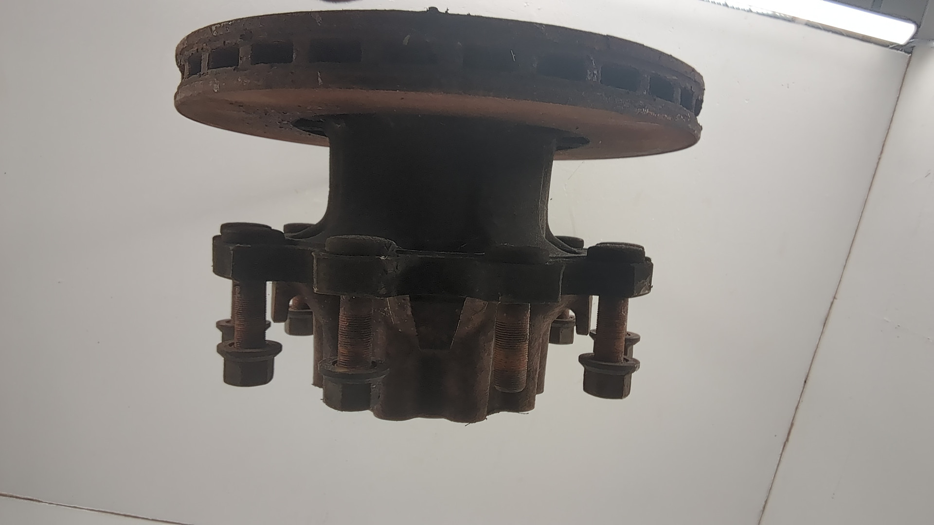 Кулак поворотный задний правый