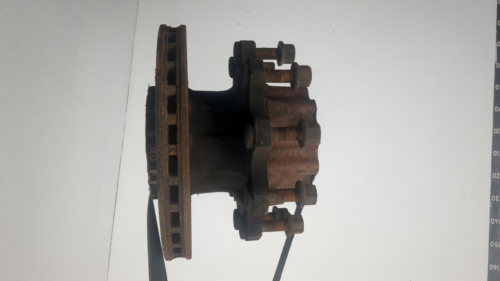 Кулак поворотный задний правый