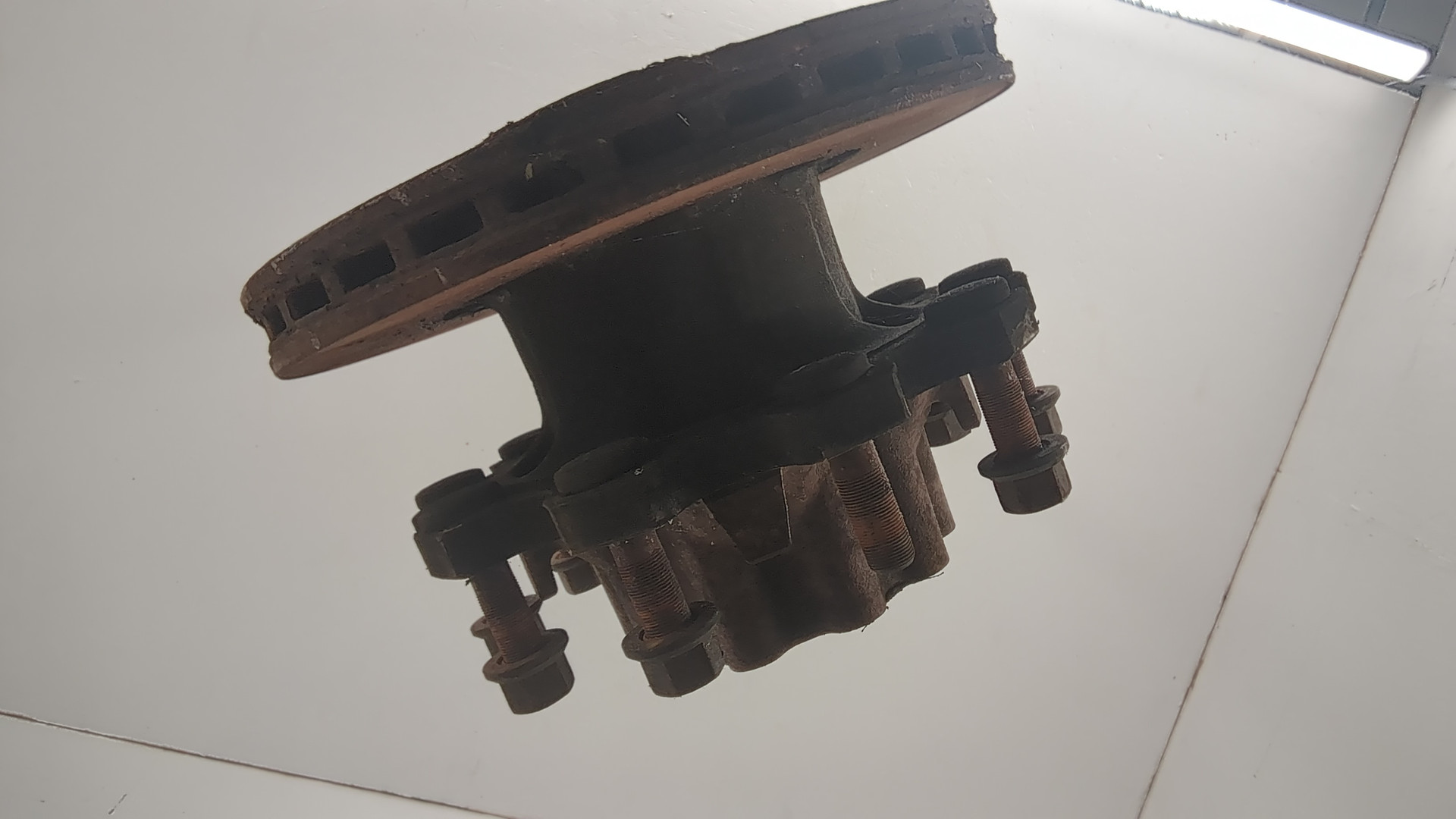 Кулак поворотный задний правый