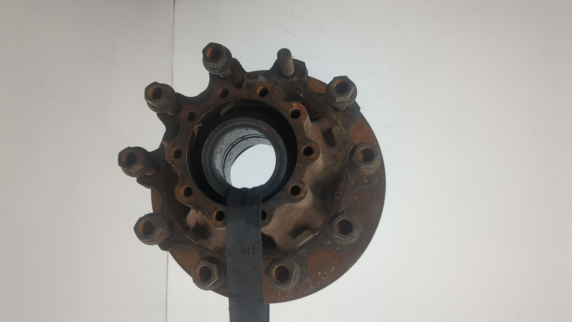 Кулак поворотный задний правый