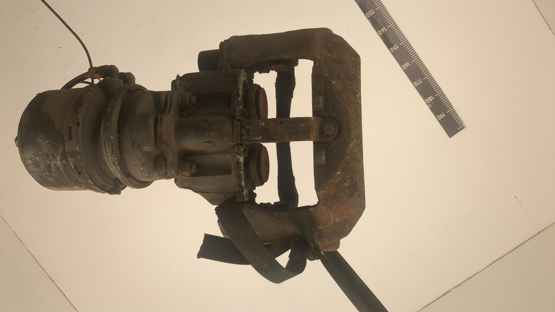 Суппорт задний левый