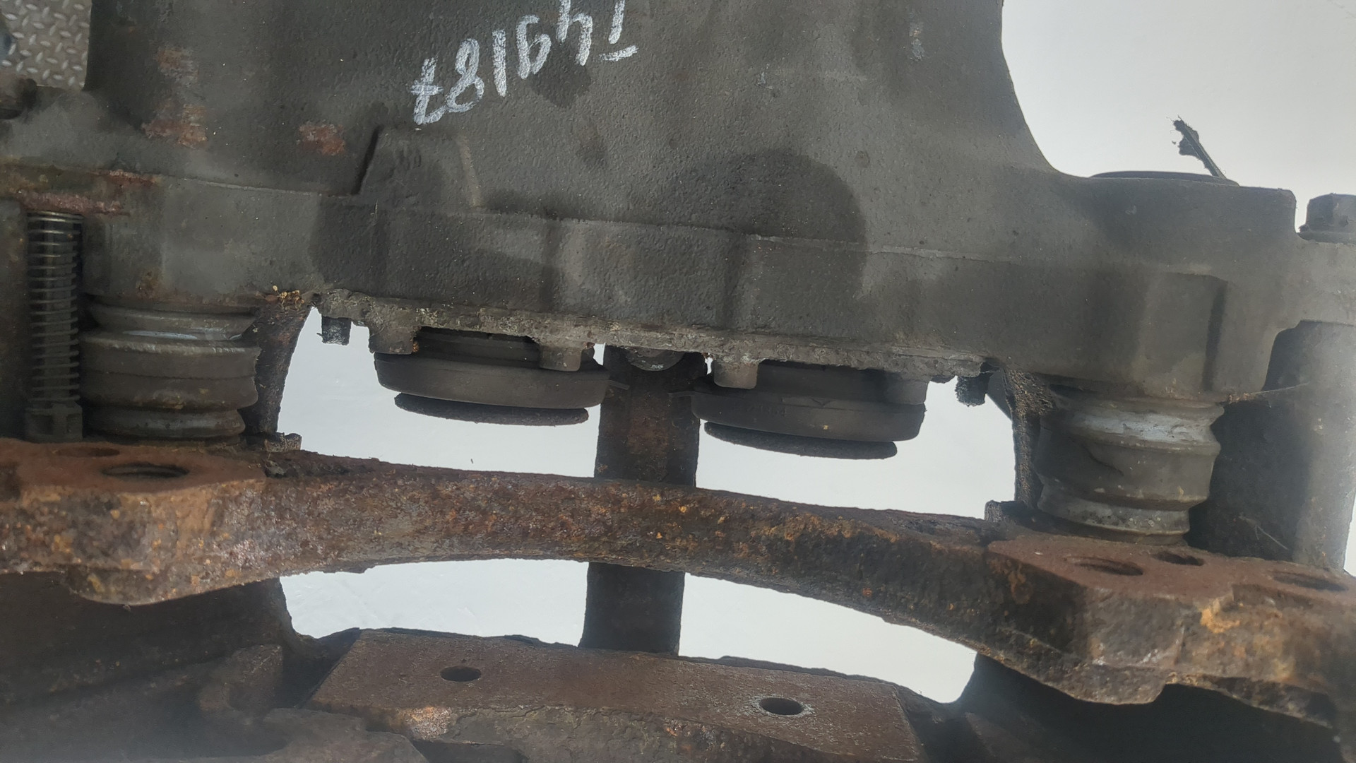 Суппорт задний левый