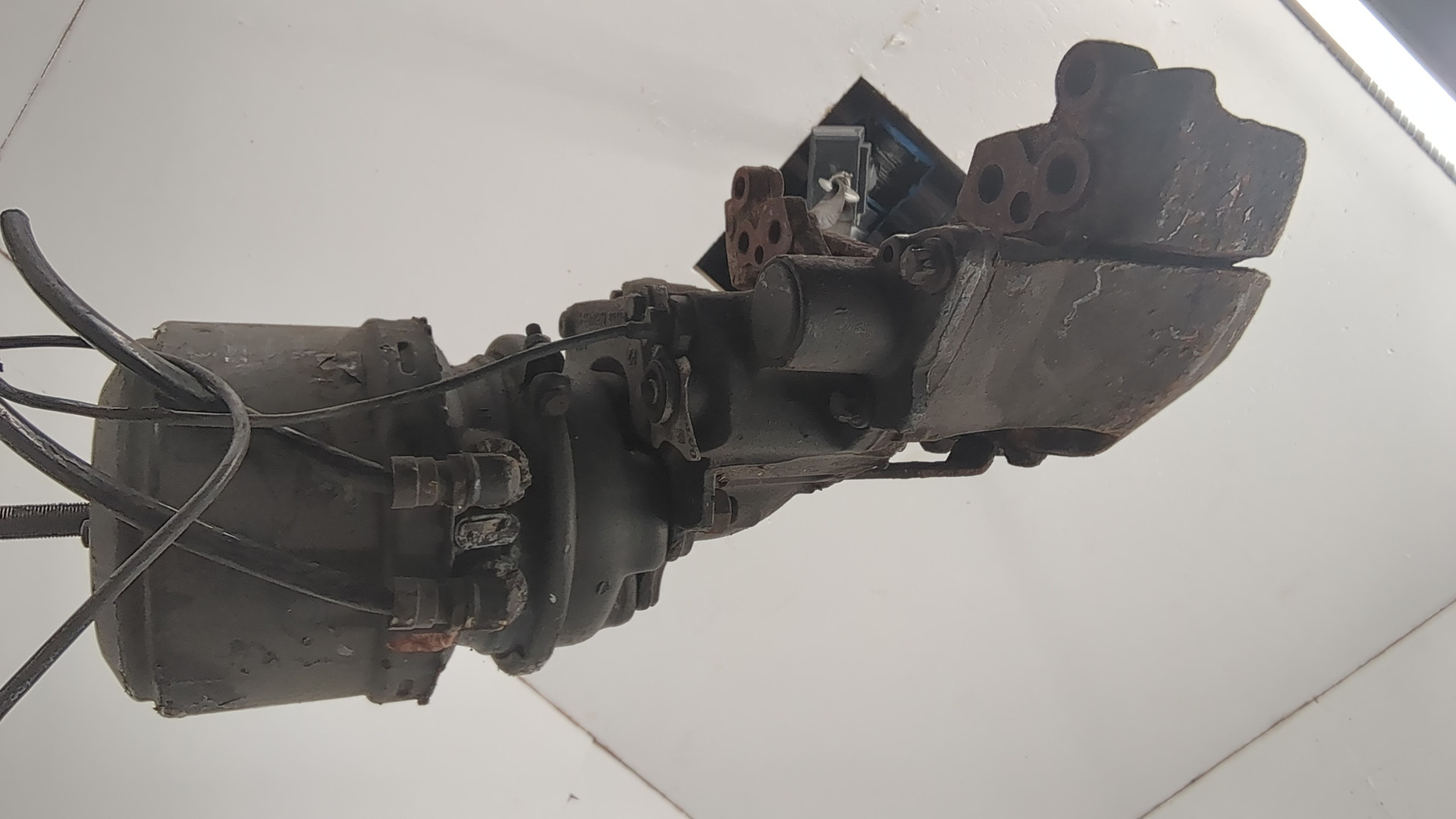 Суппорт задний левый