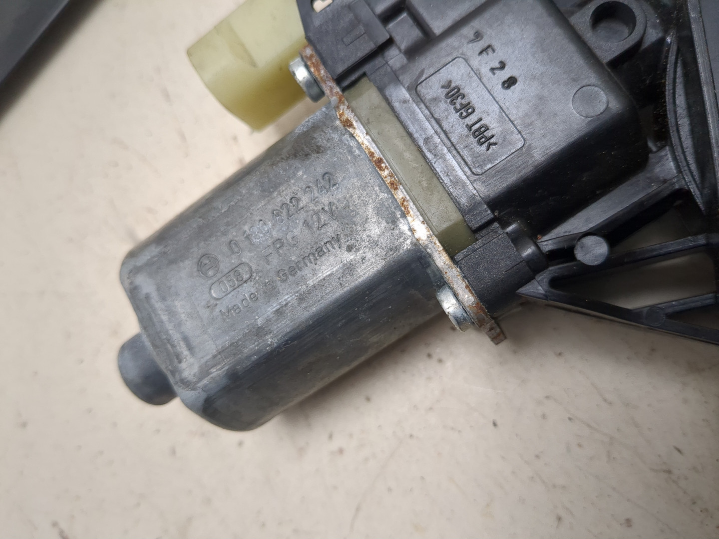 Стеклоподъемник электр. передний левый