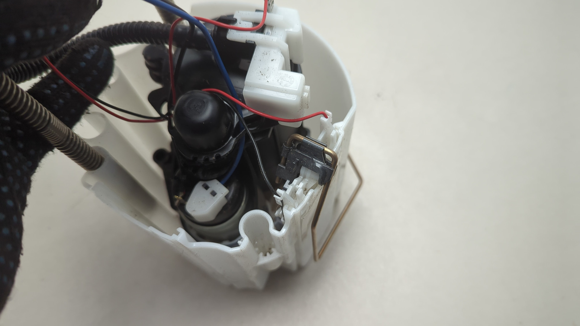 Насос топливный электрический