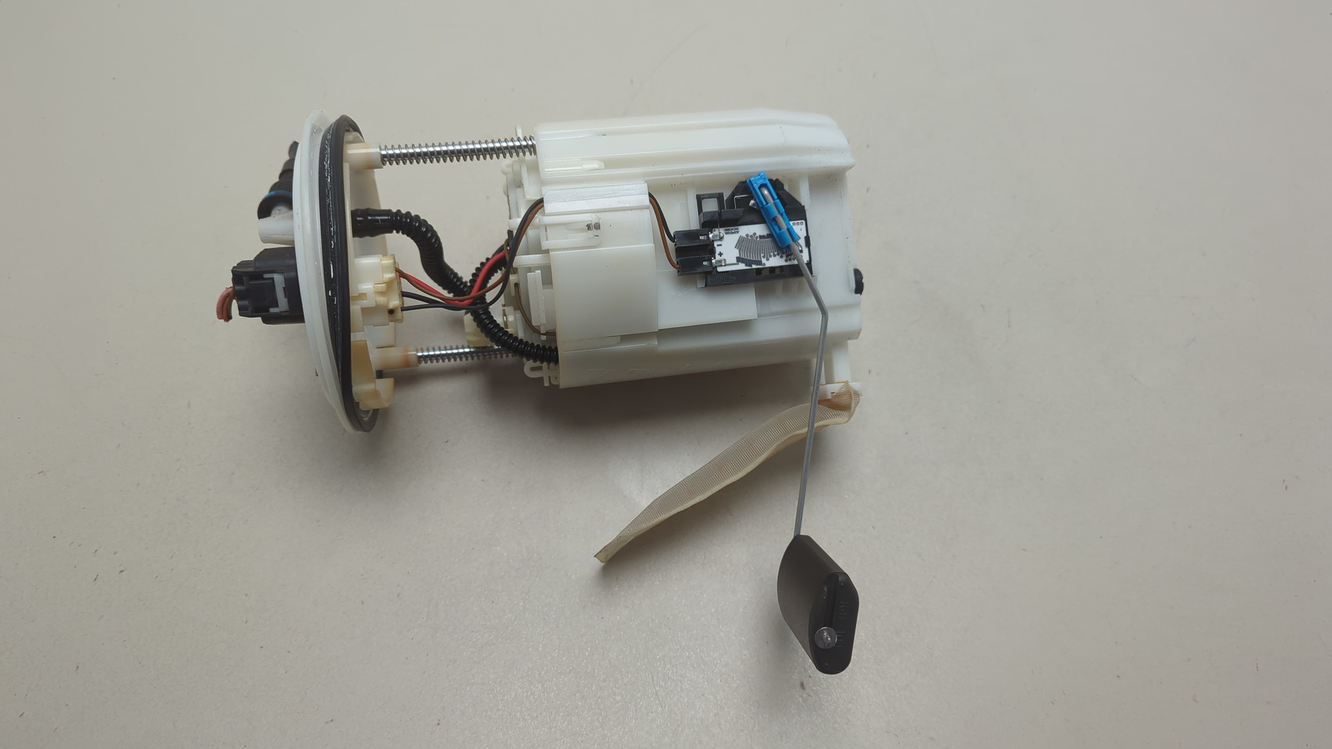 Насос топливный электрический