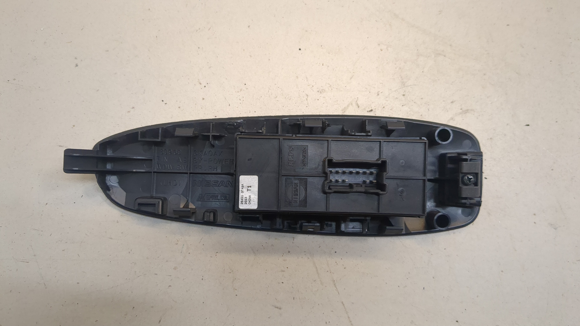 Кнопка стеклоподъемника