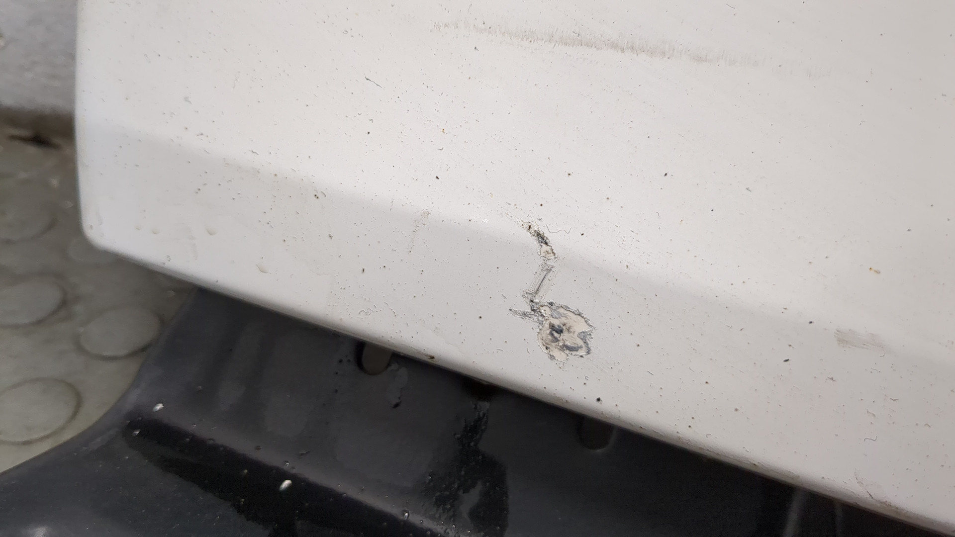 Спойлер переднего бампера левый