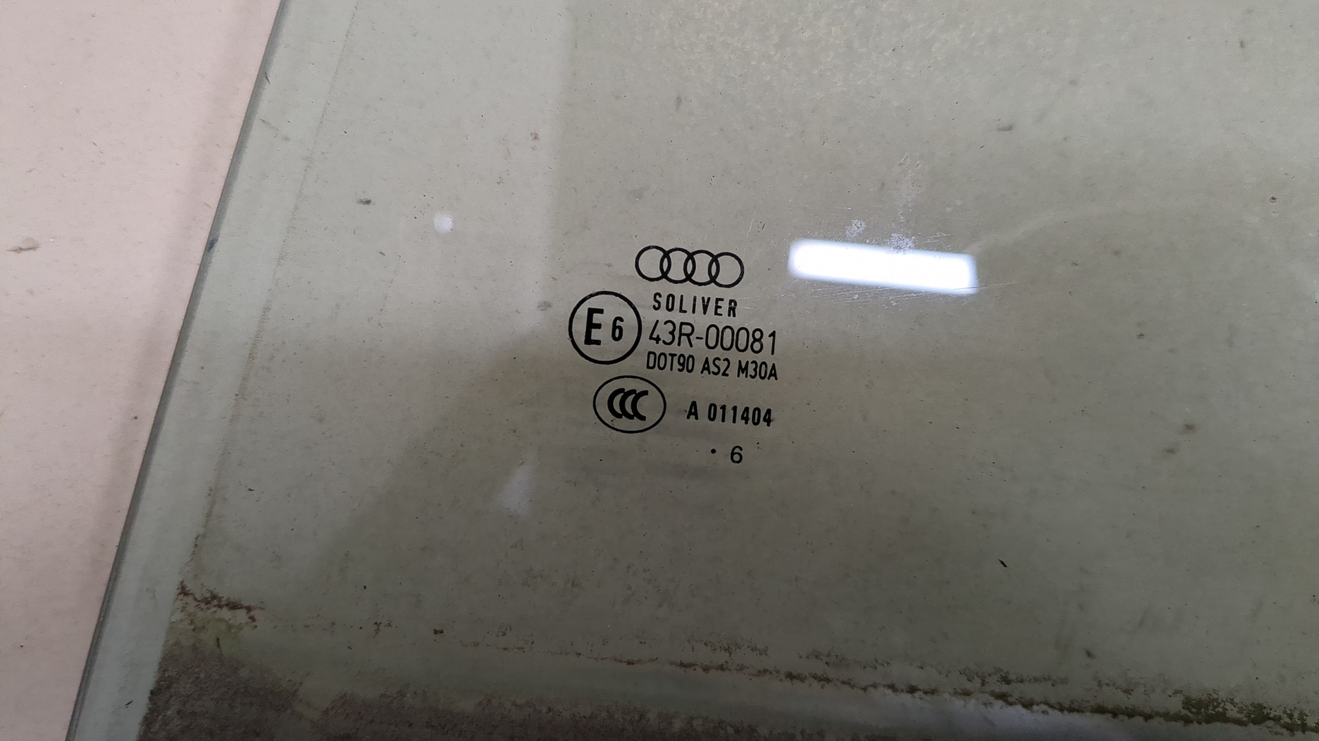 Стекло двери задней левой