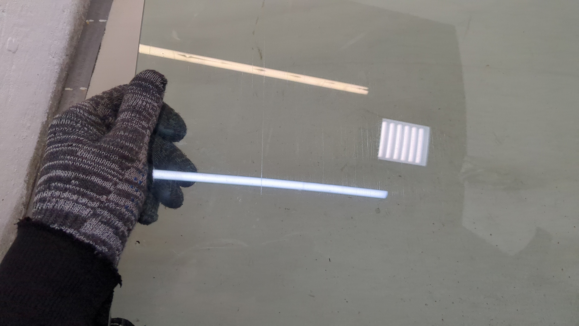 Стекло двери задней левой