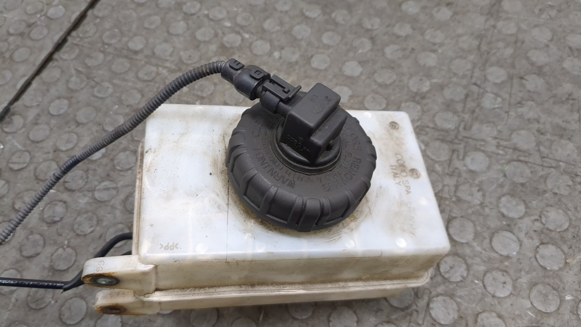 Бачок главного тормозного цилиндра